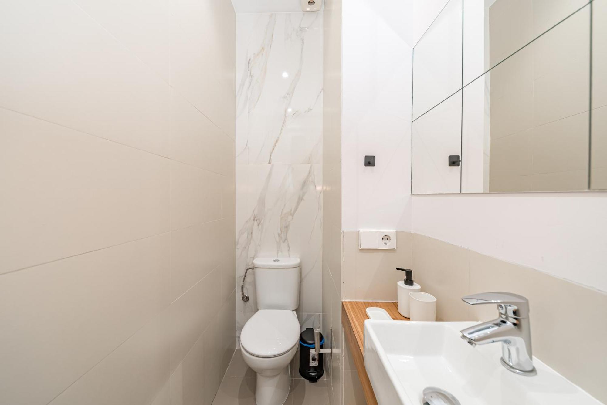 Lalatina Ii Calle Almendro 3br 2bh Apartamento