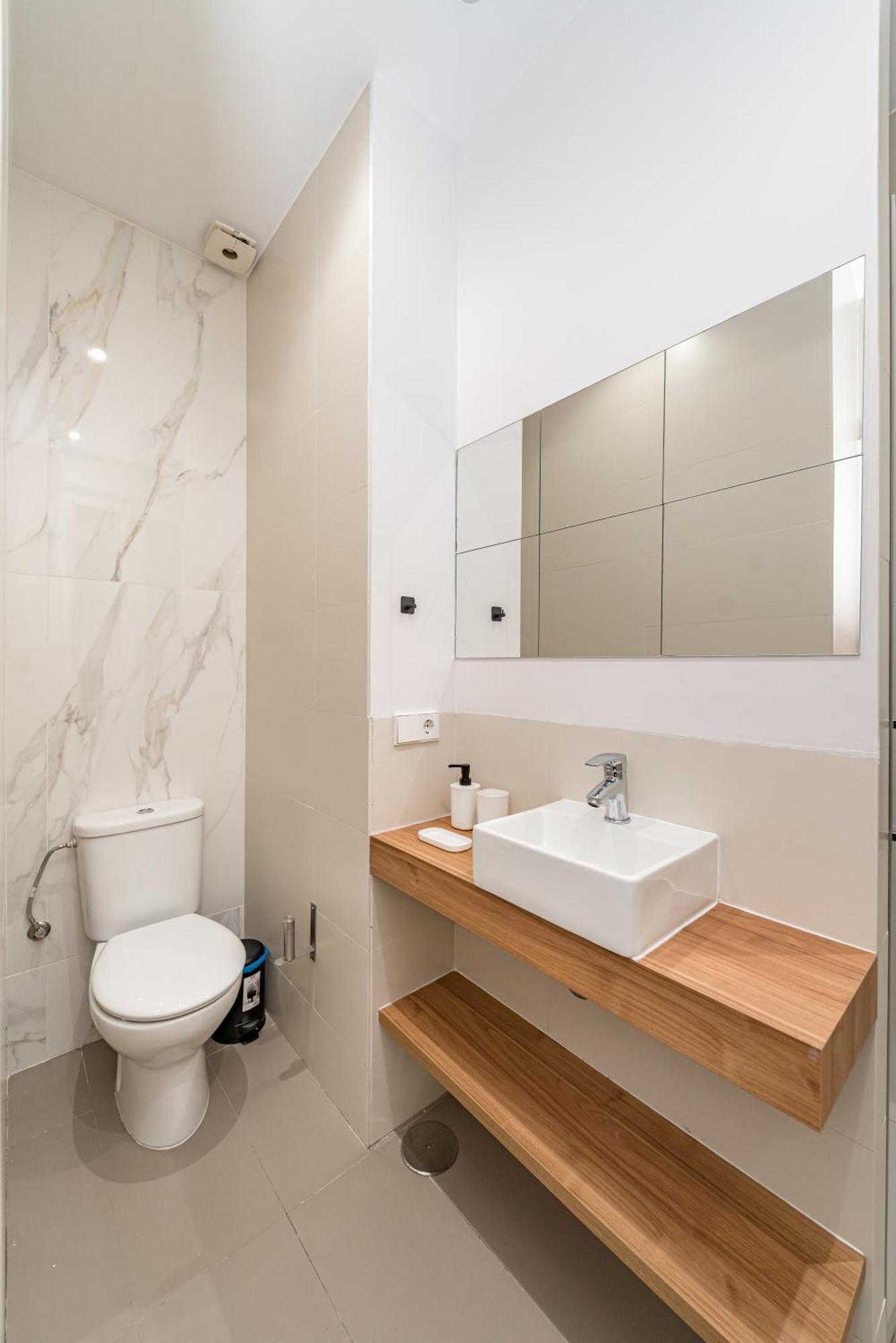 Lalatina Ii Calle Almendro 3br 2bh Apartamento