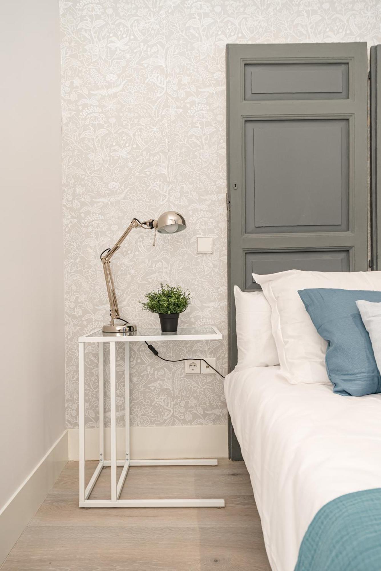 Apartamento Lalatina Ii Calle Almendro 3br 2bh *