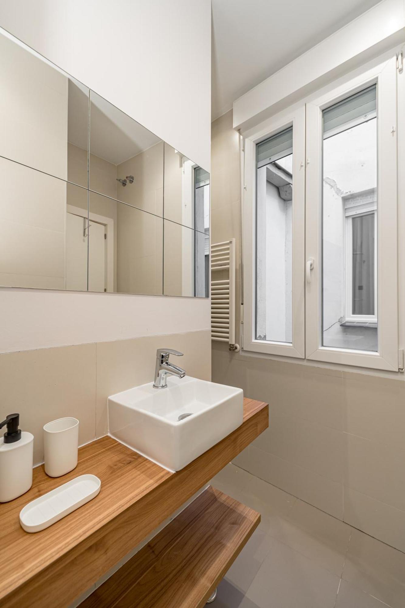 Lalatina Ii Calle Almendro 3br 2bh Apartamento Madrid
