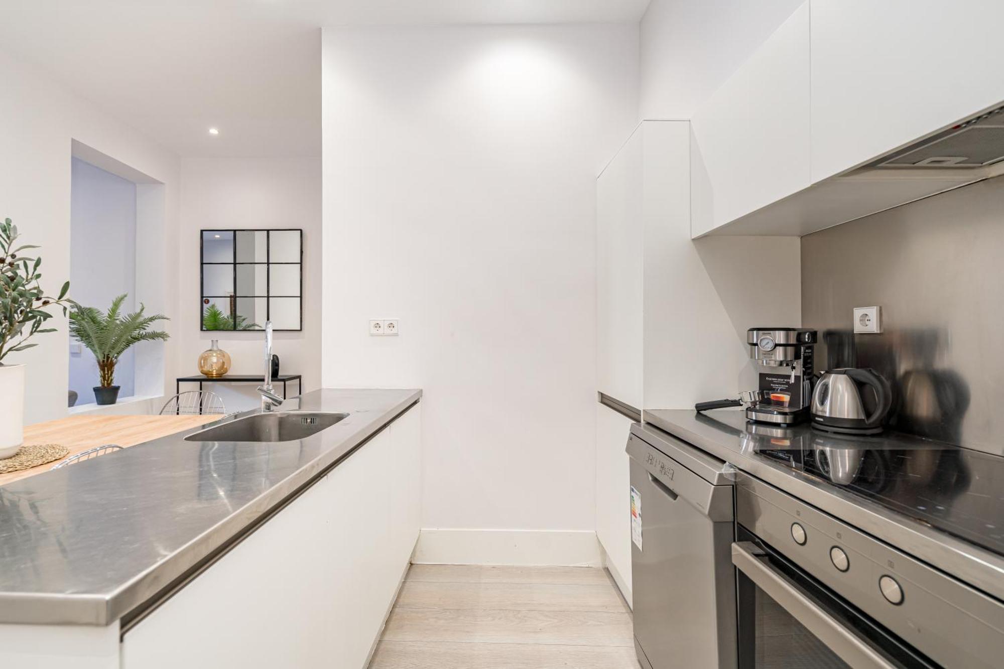 Lalatina Ii Calle Almendro 3br 2bh Madrid