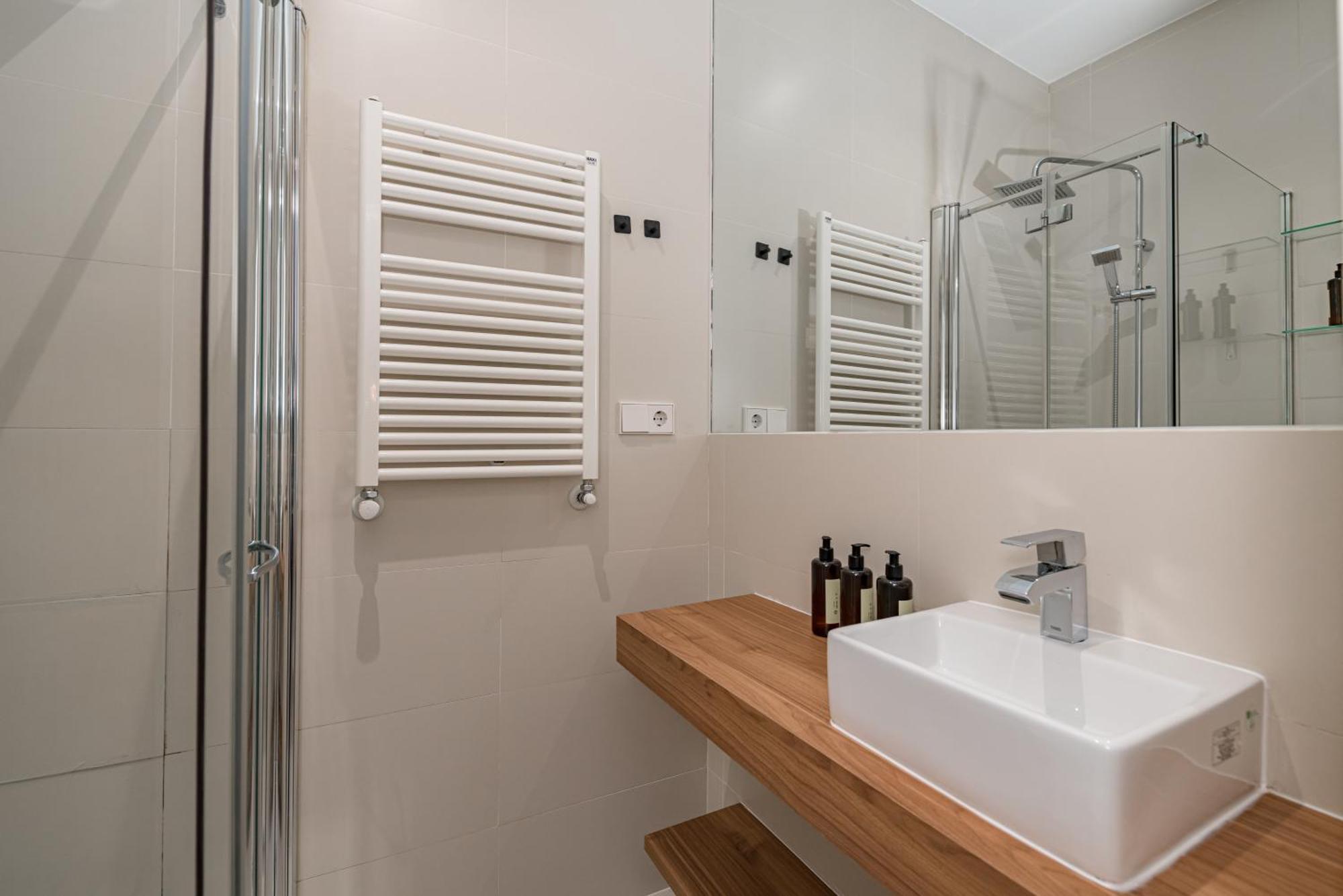 Lalatina Ii Calle Almendro 3br 2bh *