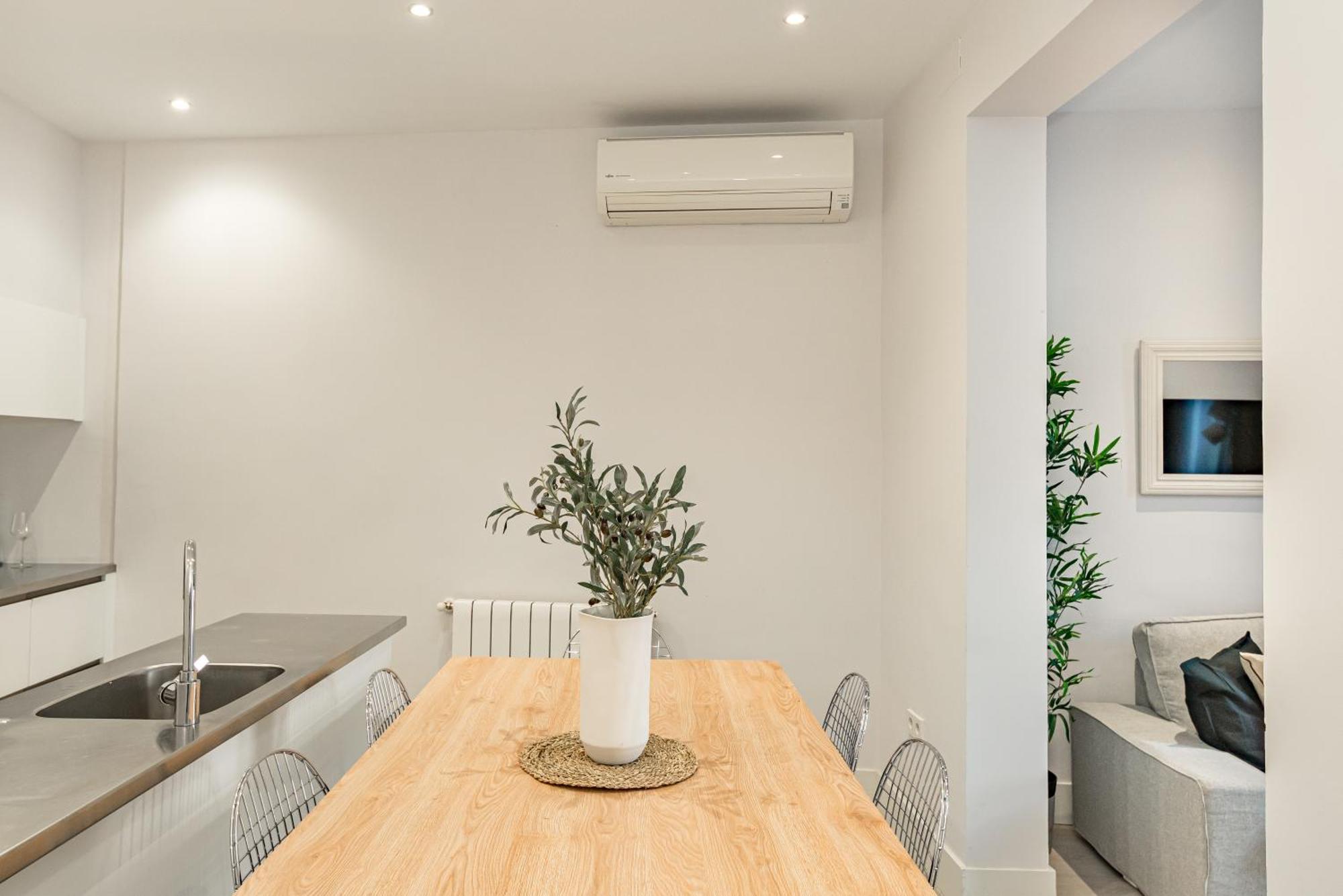 Lalatina Ii Calle Almendro 3br 2bh Madrid