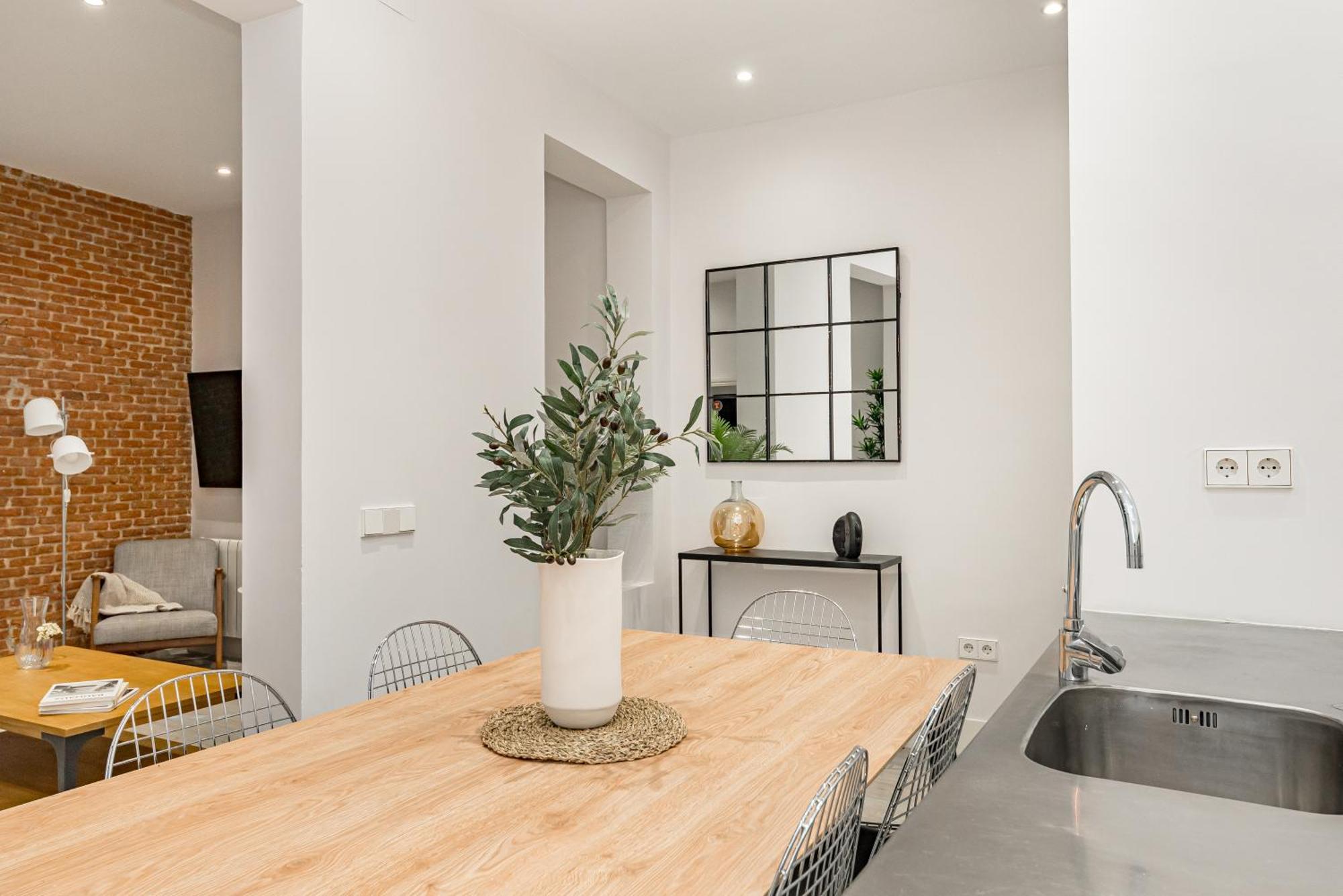 Lalatina Ii Calle Almendro 3br 2bh Apartamento