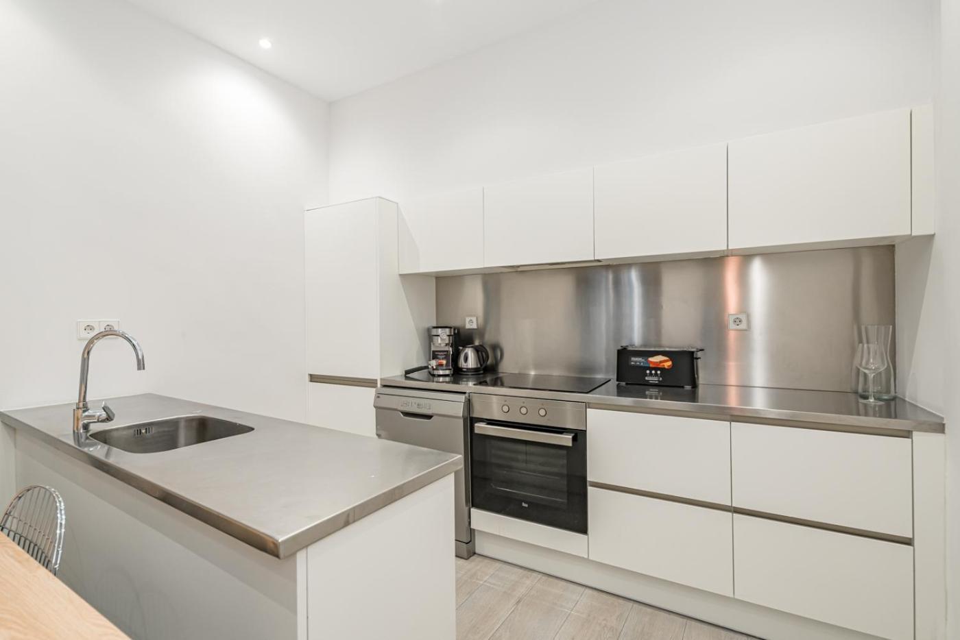 Lalatina Ii Calle Almendro 3br 2bh