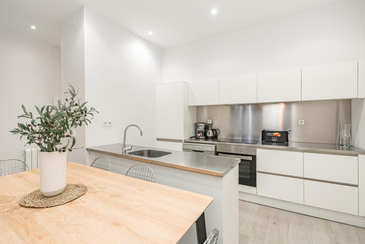 Lalatina Ii Calle Almendro 3br 2bh * Madrid