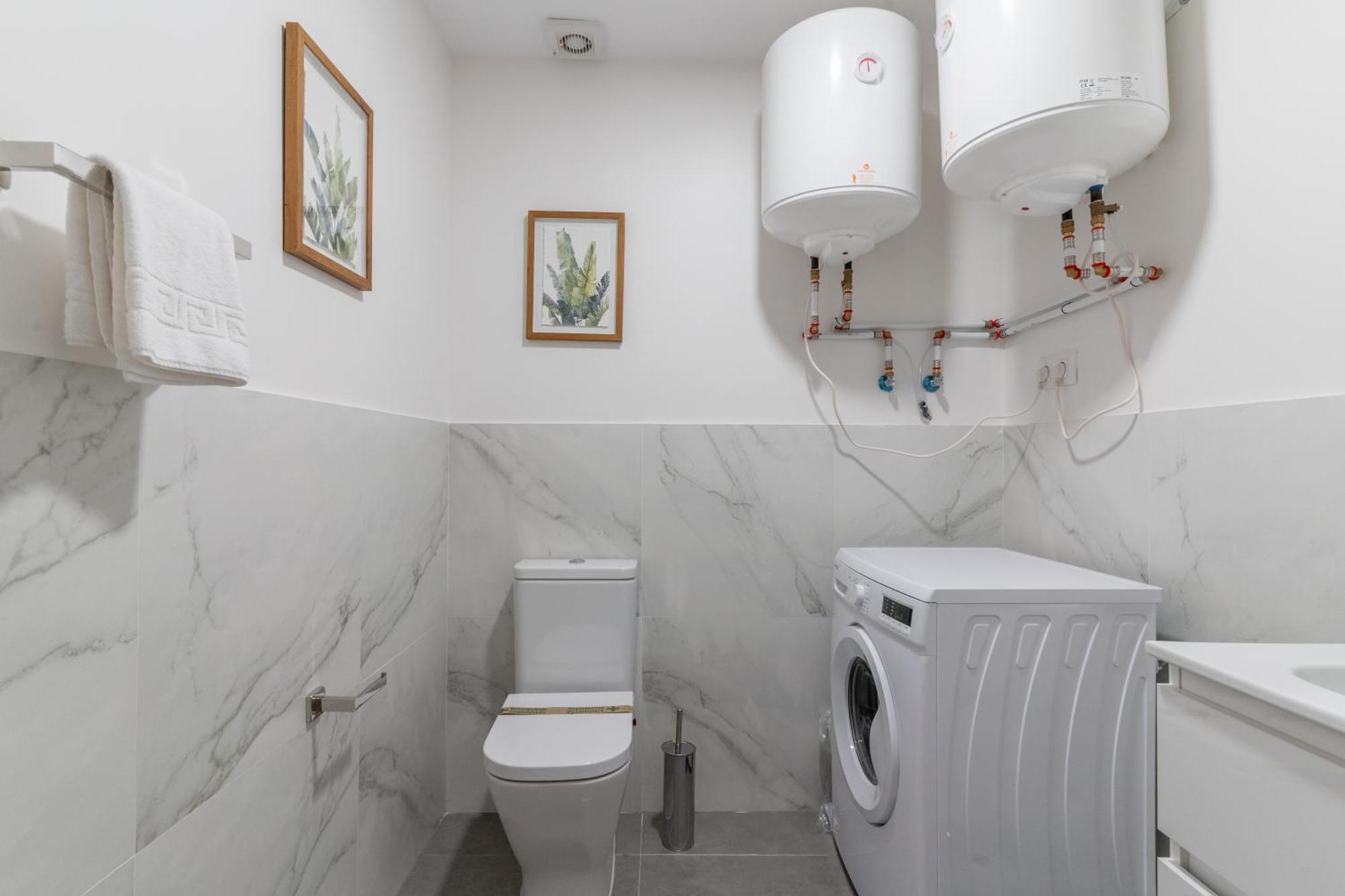 Large With Terrace- 2bd 1,5bth- Plaza Castilla * Madrid