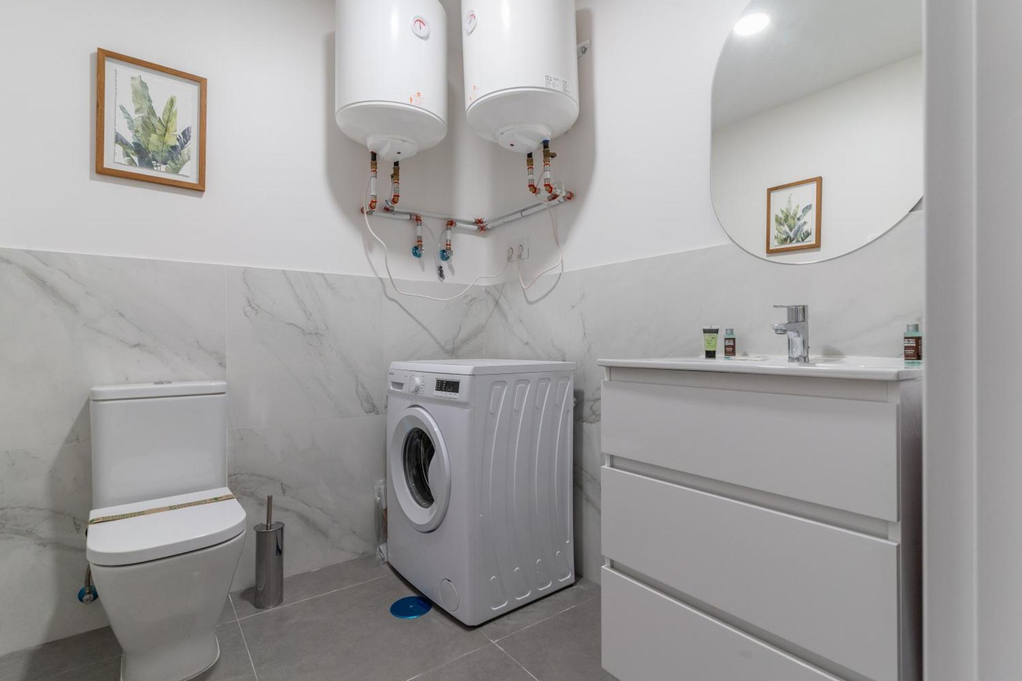 Large With Terrace- 2bd 1,5bth- Plaza Castilla Apartment Madrid
