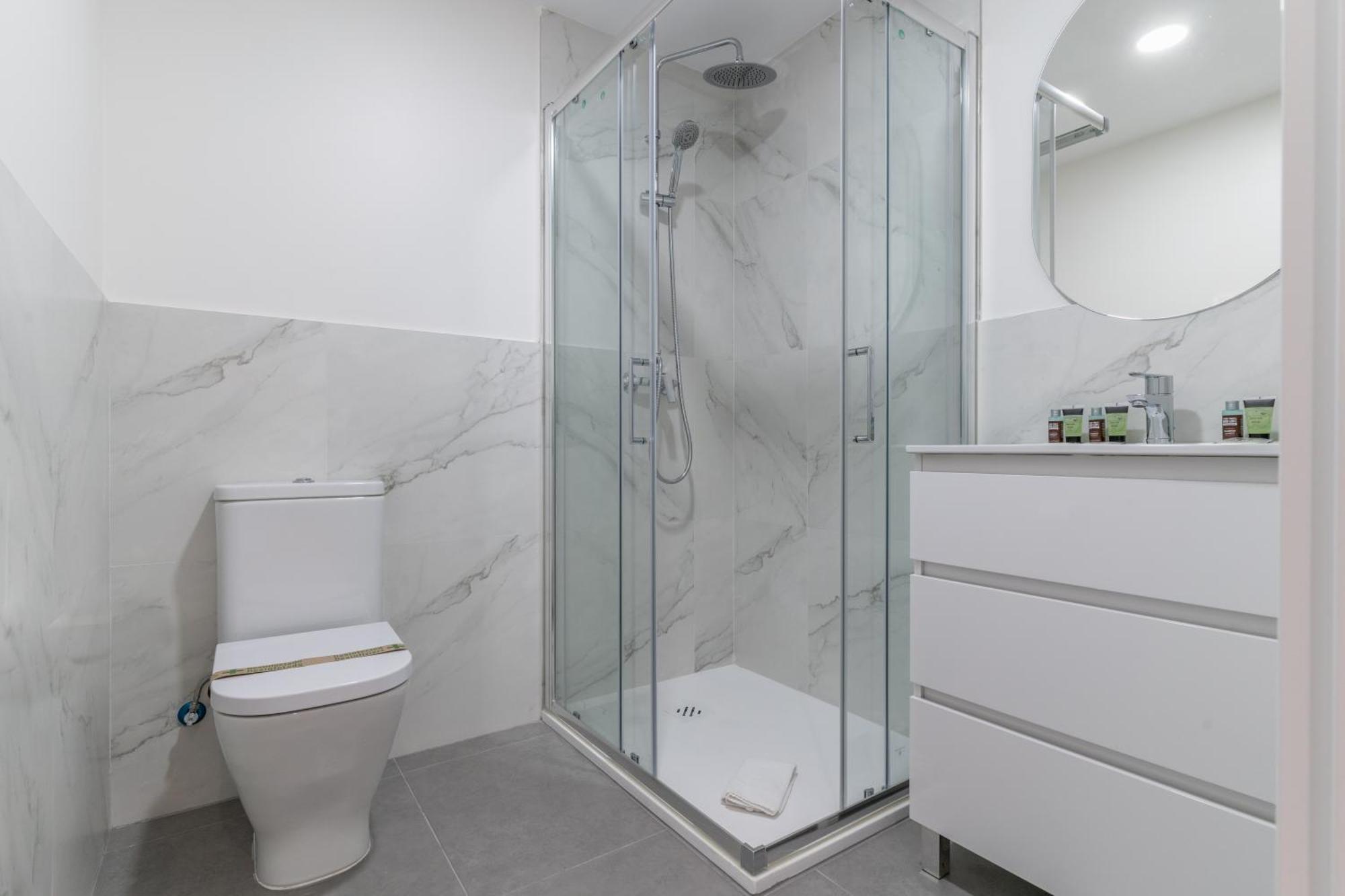 Large With Terrace- 2bd 1,5bth- Plaza Castilla *