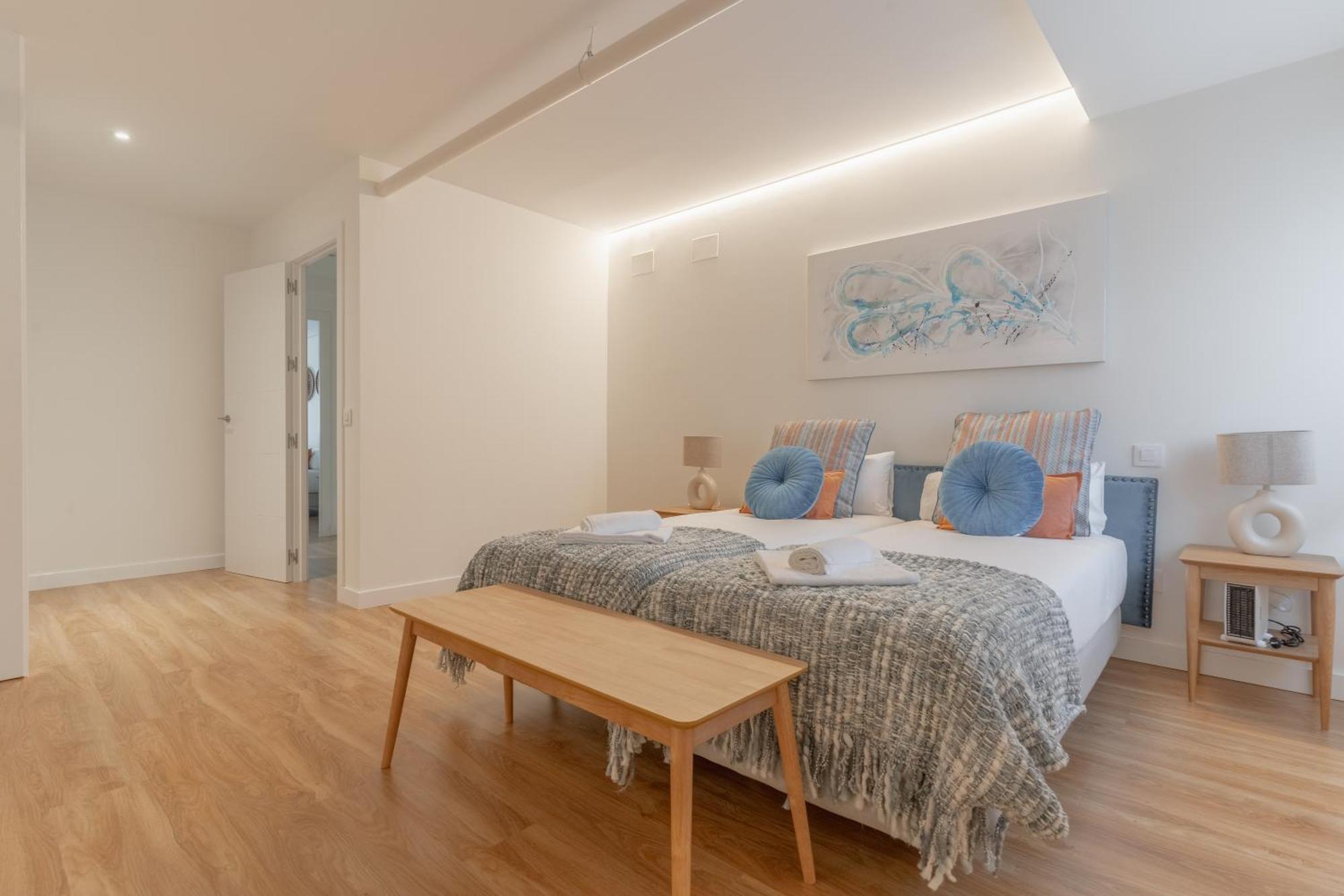 Apartment Large With Terrace- 2bd 1,5bth- Plaza Castilla Madrid