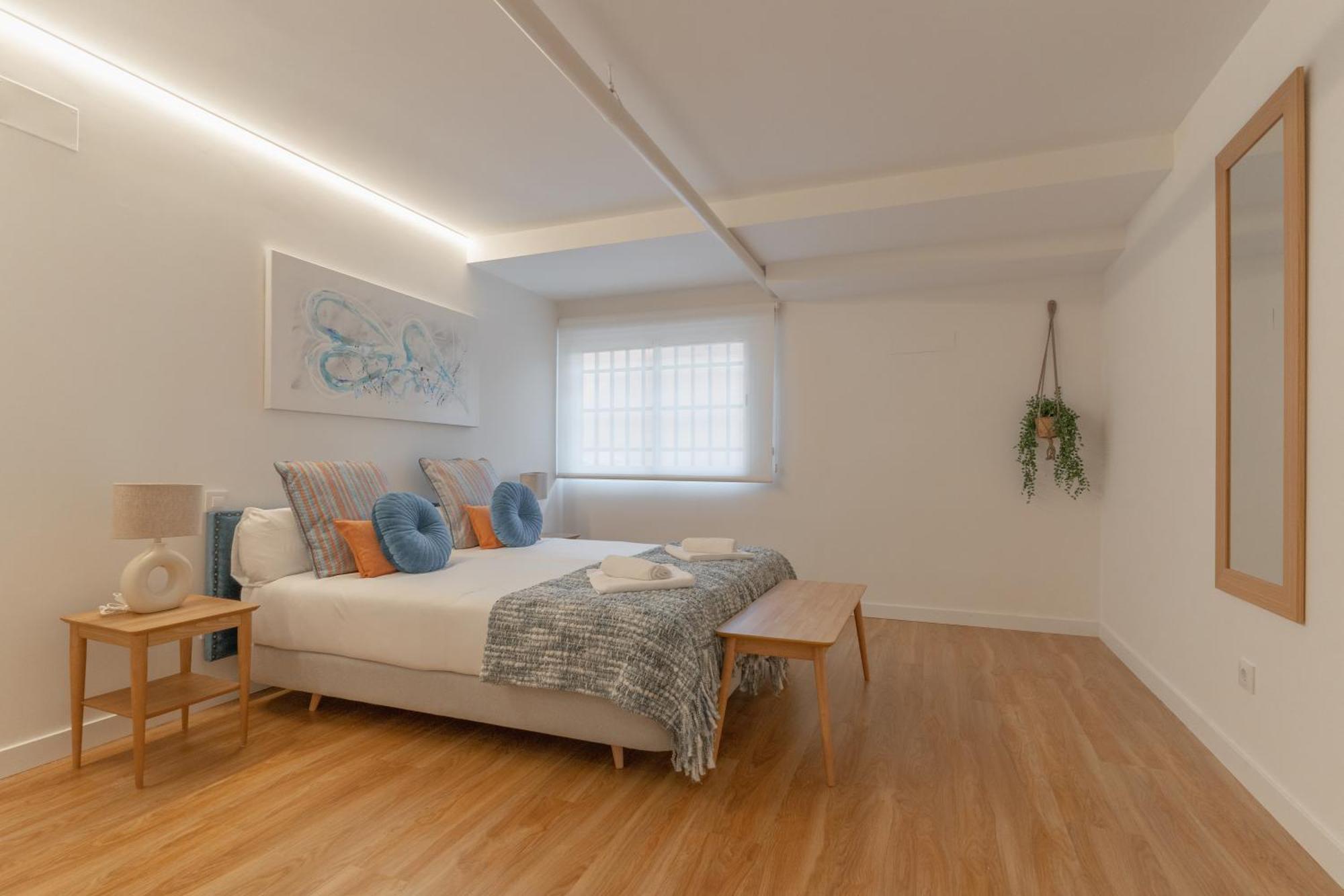 Large With Terrace- 2bd 1,5bth- Plaza Castilla *