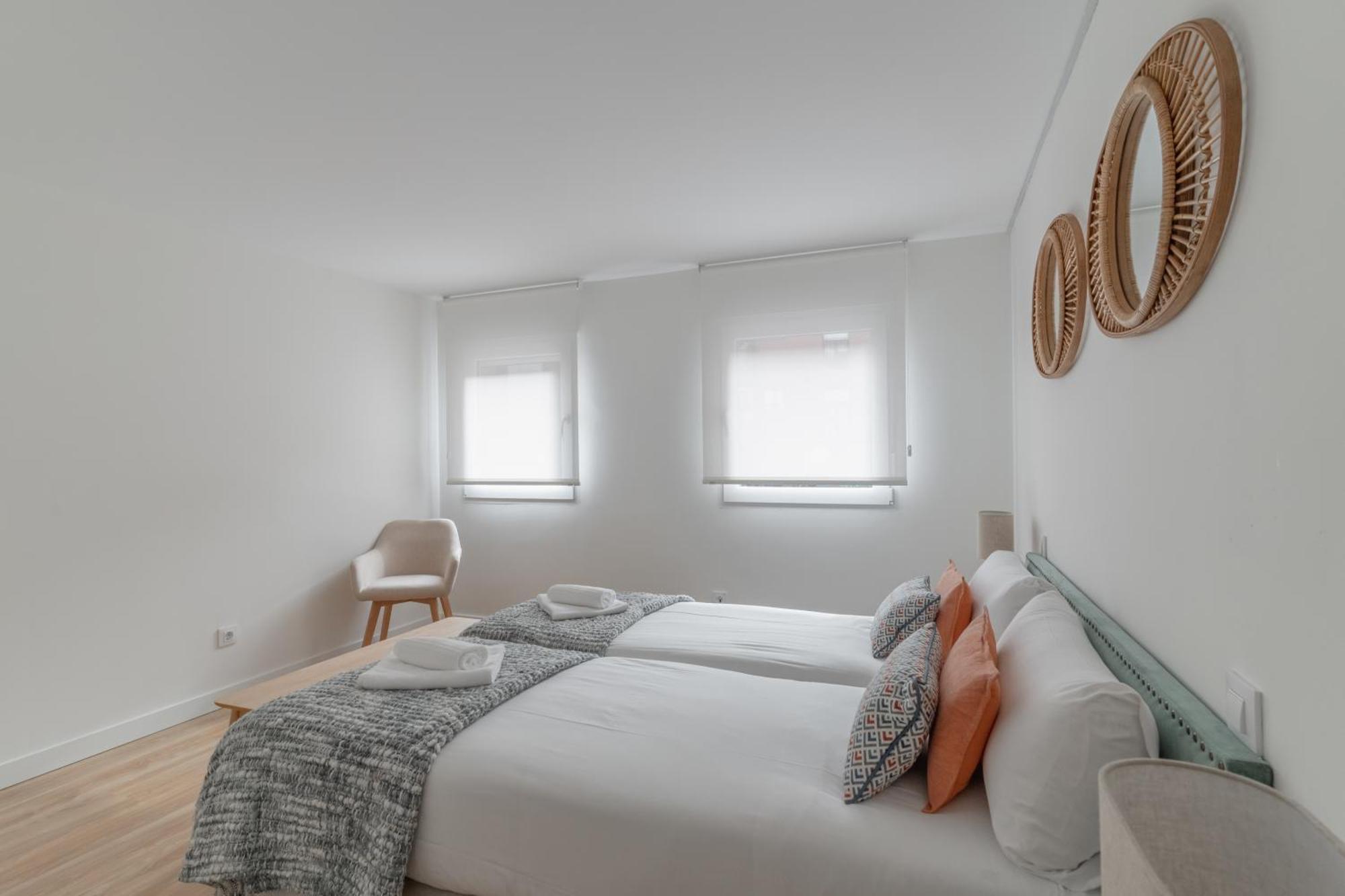 Large With Terrace- 2bd 1,5bth- Plaza Castilla * Madrid