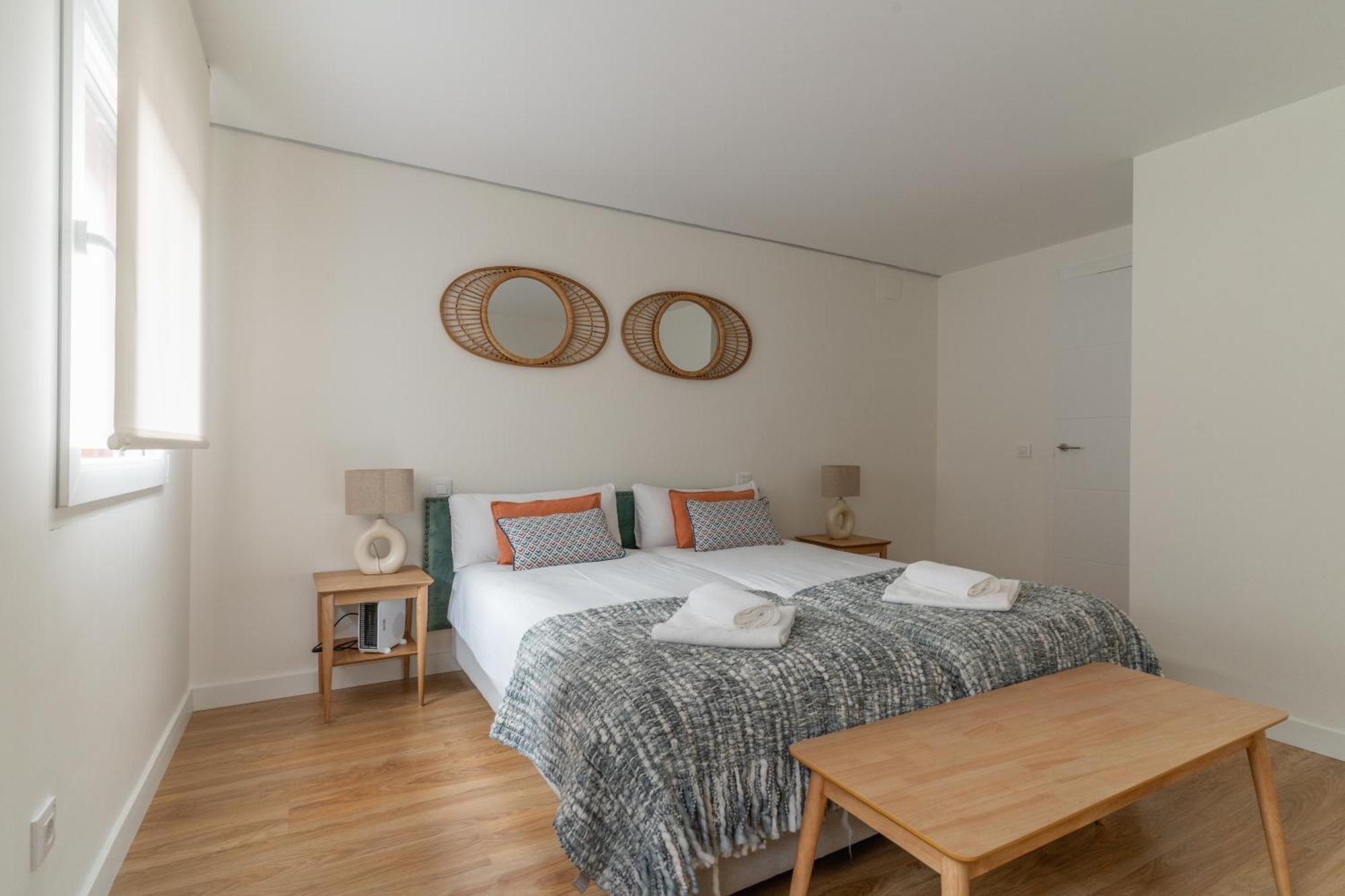 Large With Terrace- 2bd 1,5bth- Plaza Castilla Apartment Madrid
