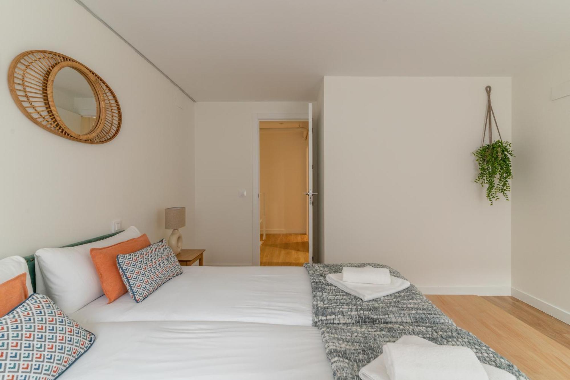 Large With Terrace- 2bd 1,5bth- Plaza Castilla * Madrid