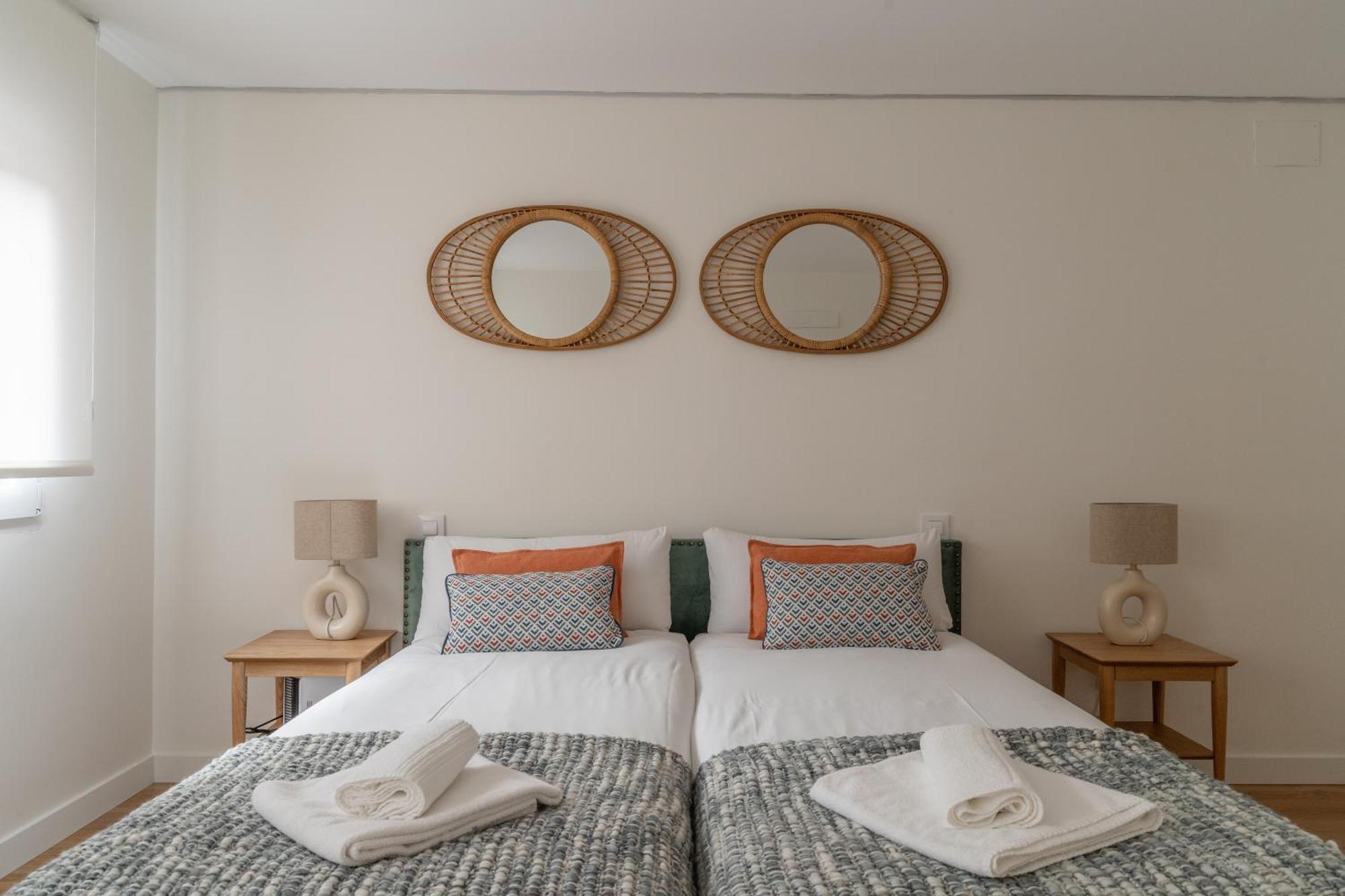 Large With Terrace- 2bd 1,5bth- Plaza Castilla Madrid