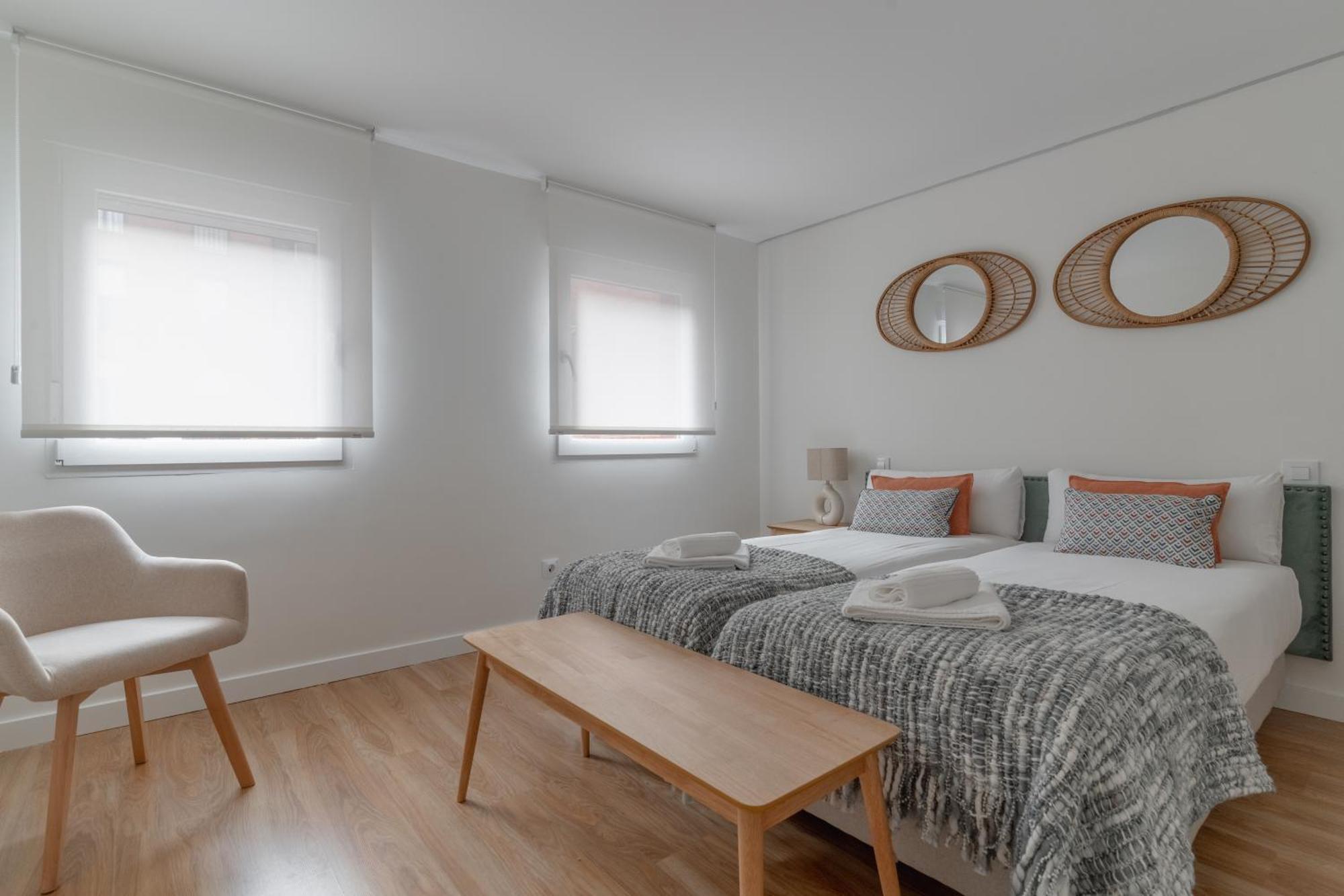 Large With Terrace- 2bd 1,5bth- Plaza Castilla
