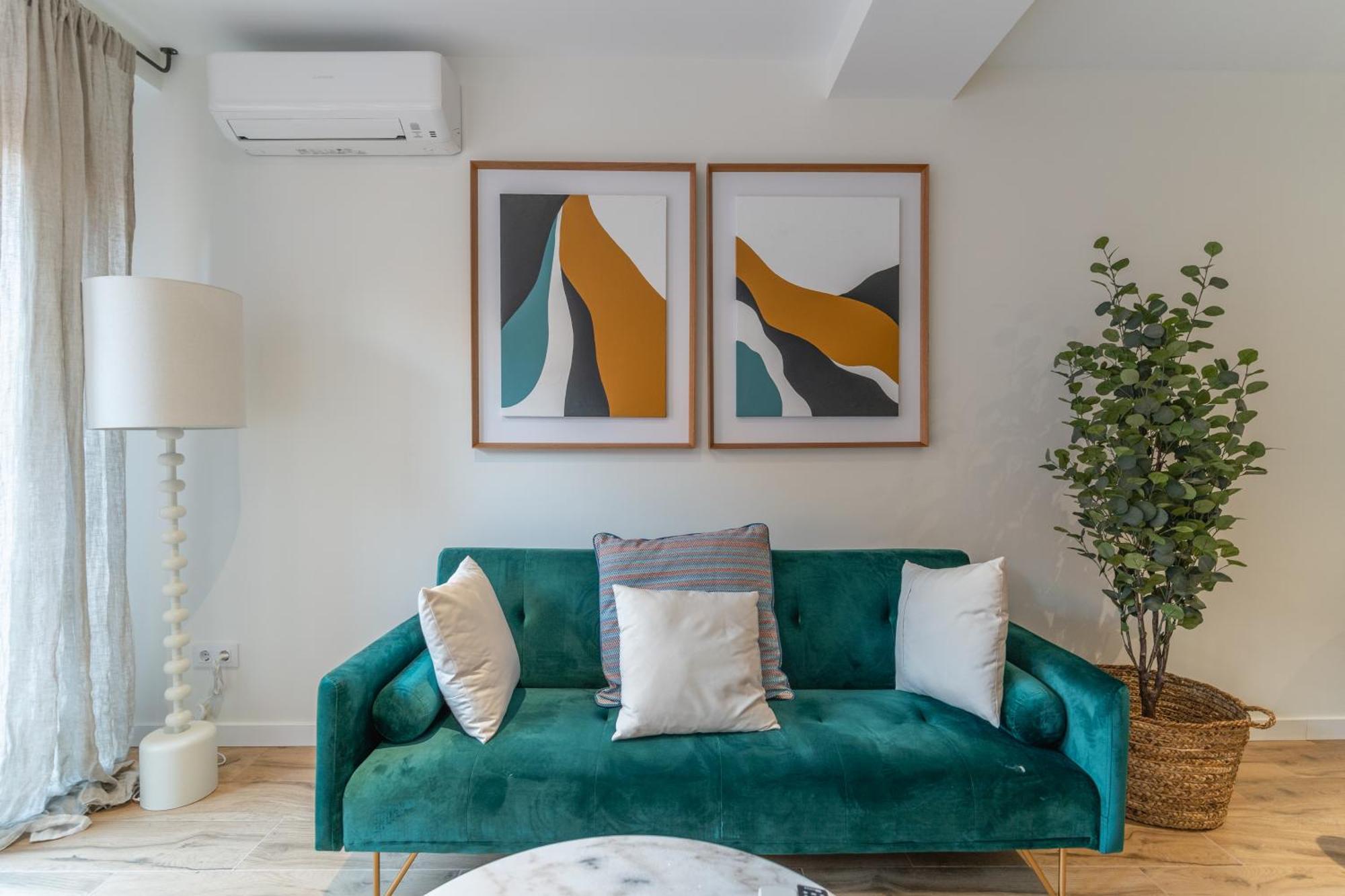 Apartment Large With Terrace- 2bd 1,5bth- Plaza Castilla