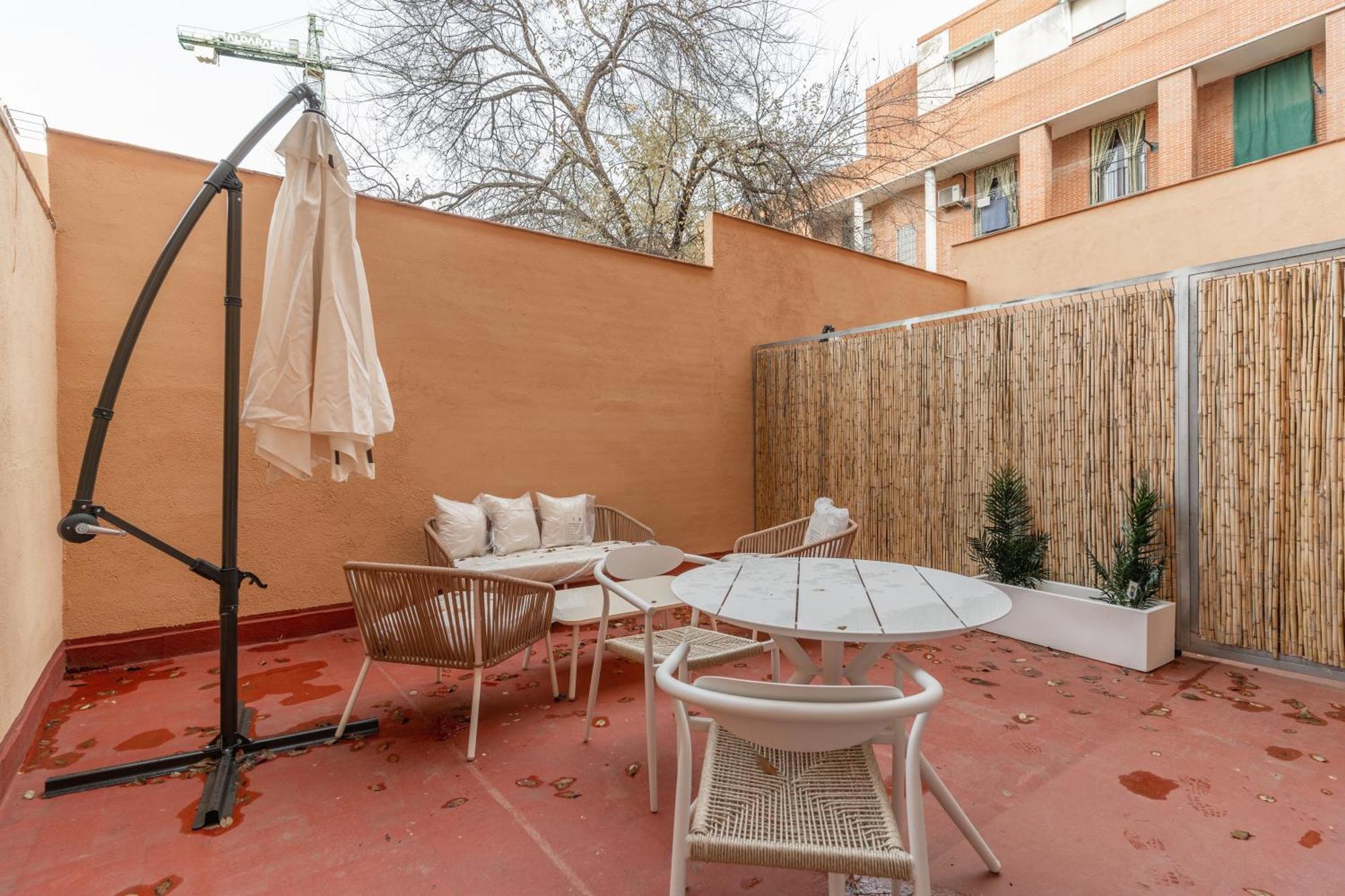 Apartment Large With Terrace- 2bd 1,5bth- Plaza Castilla *