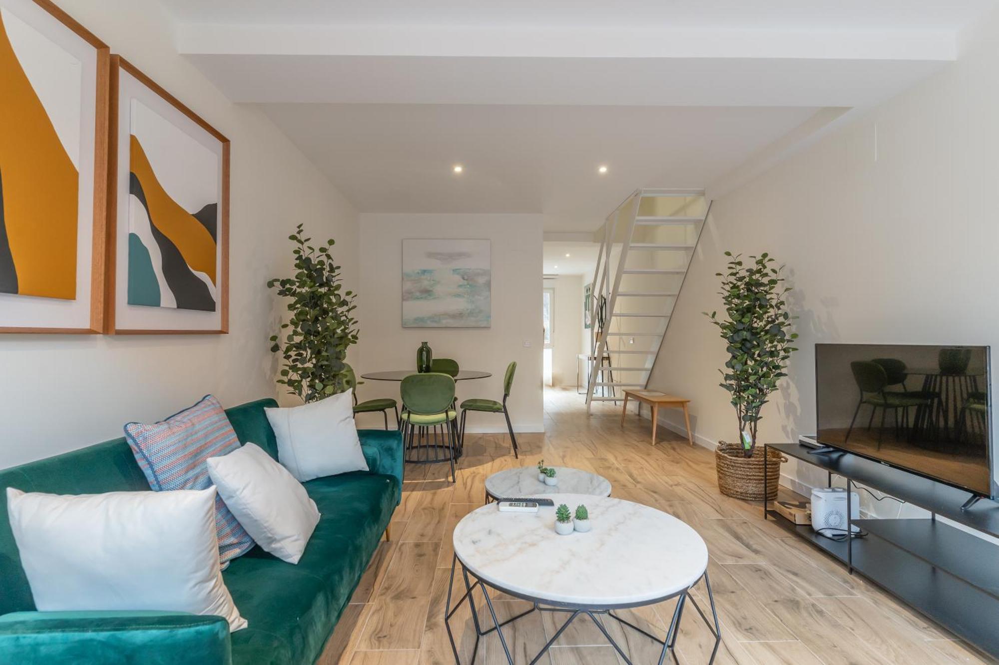 Large With Terrace- 2bd 1,5bth- Plaza Castilla * Madrid