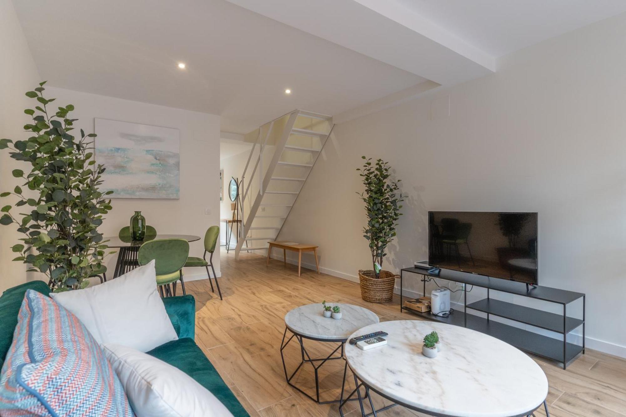 Large With Terrace- 2bd 1,5bth- Plaza Castilla Apartment Madrid