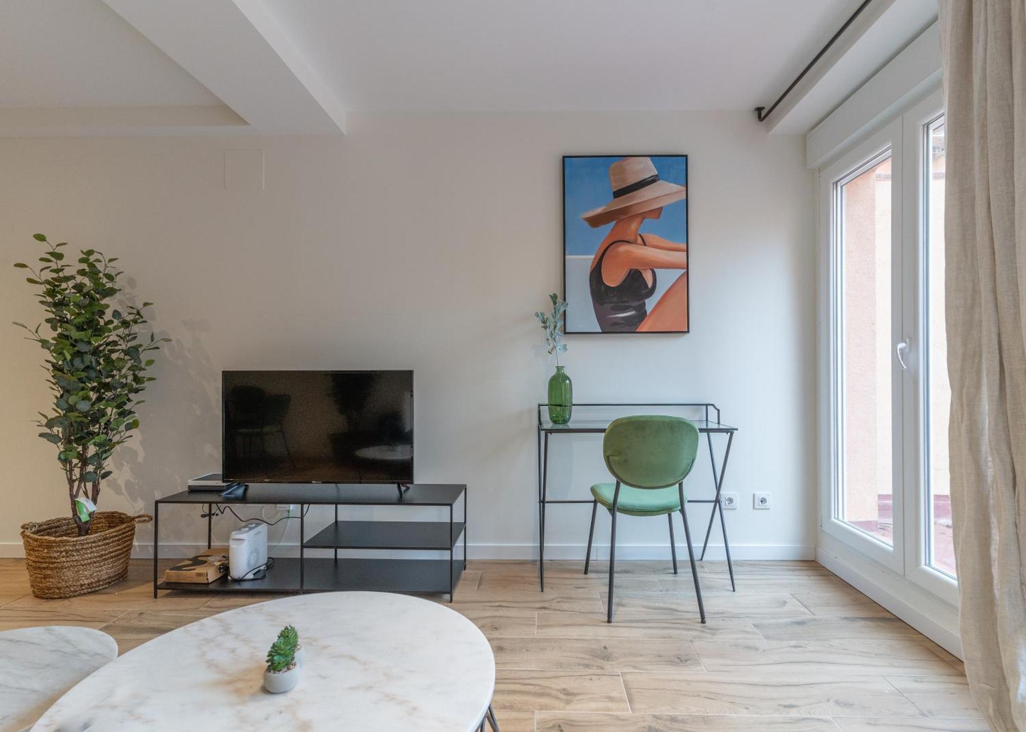 Large With Terrace- 2bd 1,5bth- Plaza Castilla Madrid
