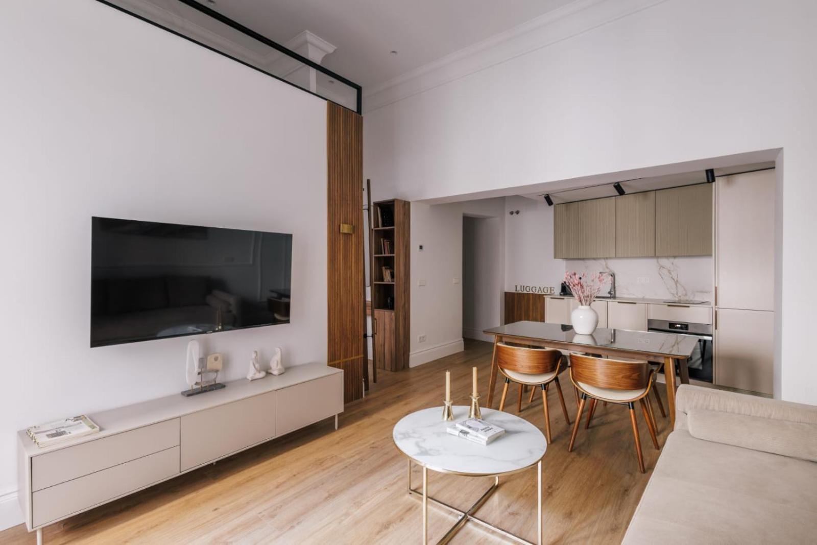 Stunning Near Gran Via Metro Apartment *