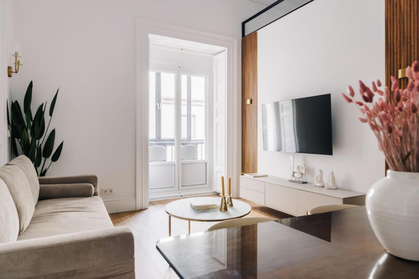 Stunning Near Gran Via Metro Apartment