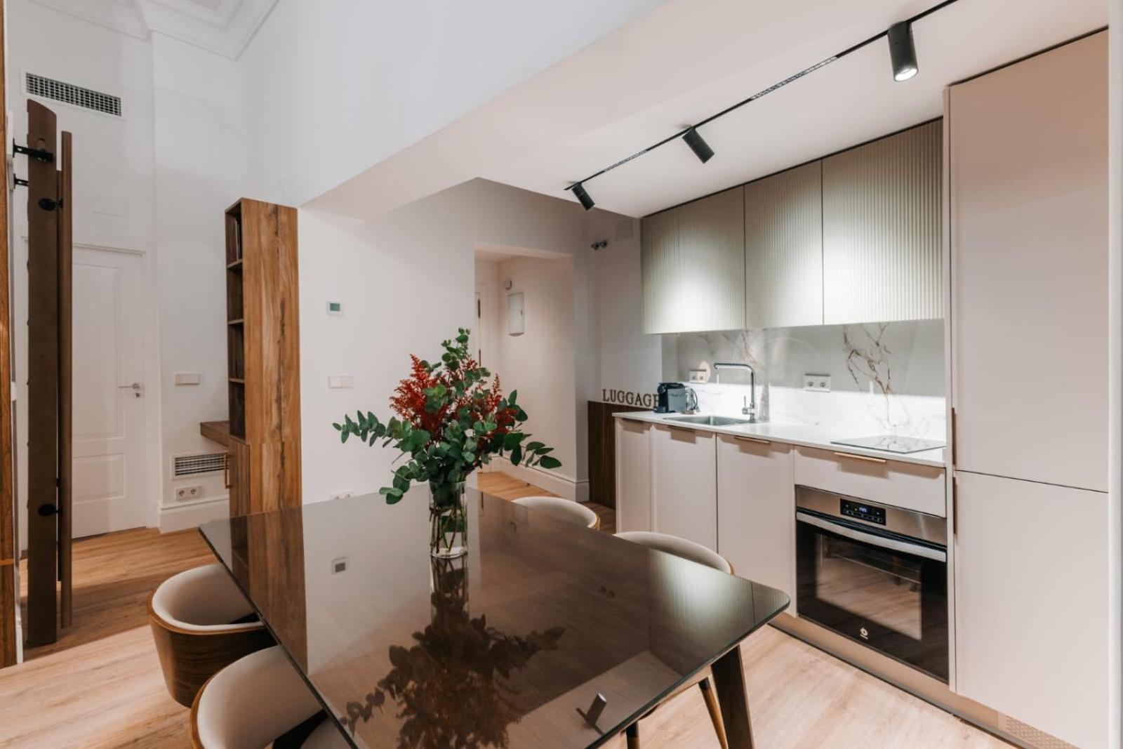 Stunning Near Gran Via Metro Apartment
