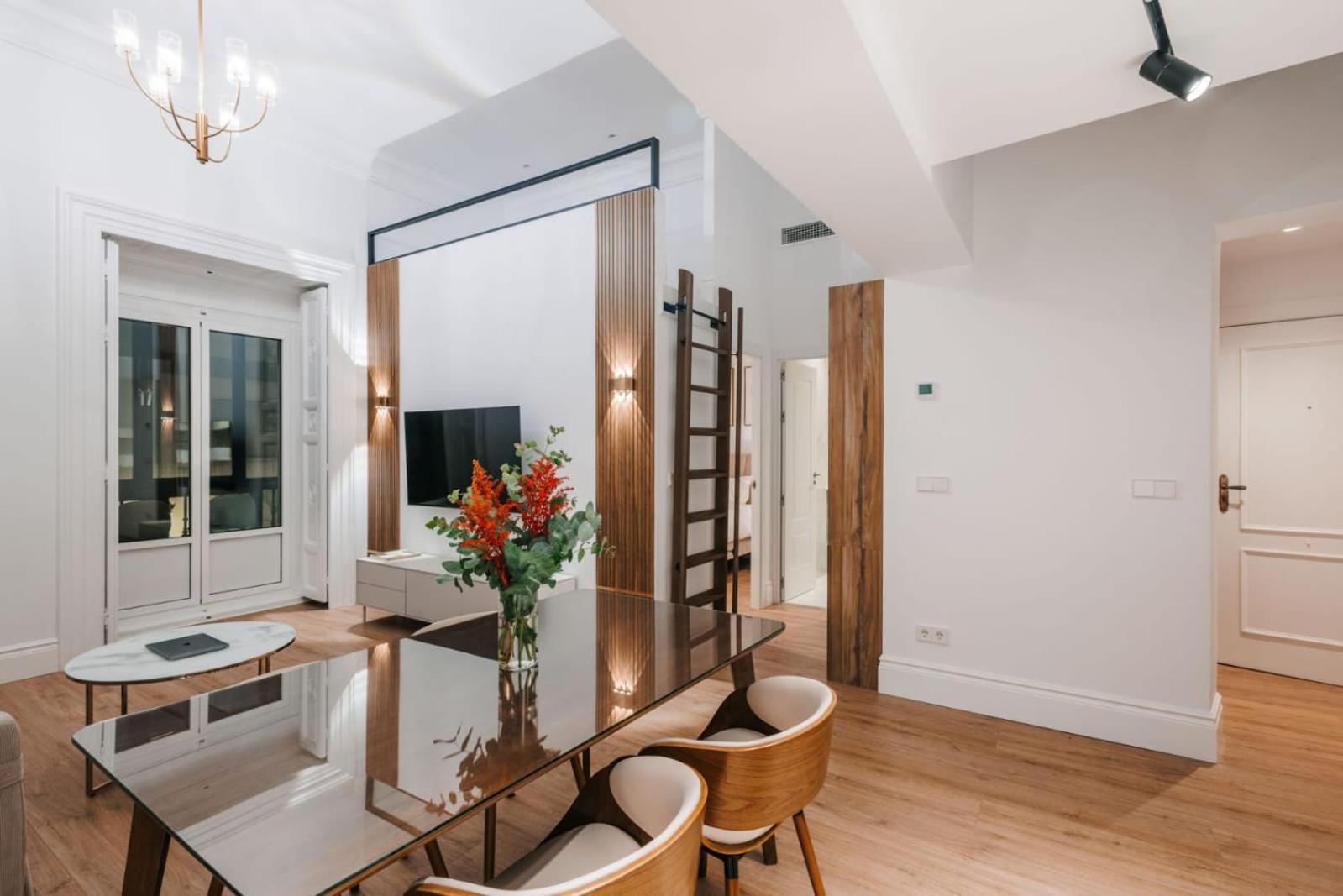 Stunning Near Gran Via Metro Apartment *