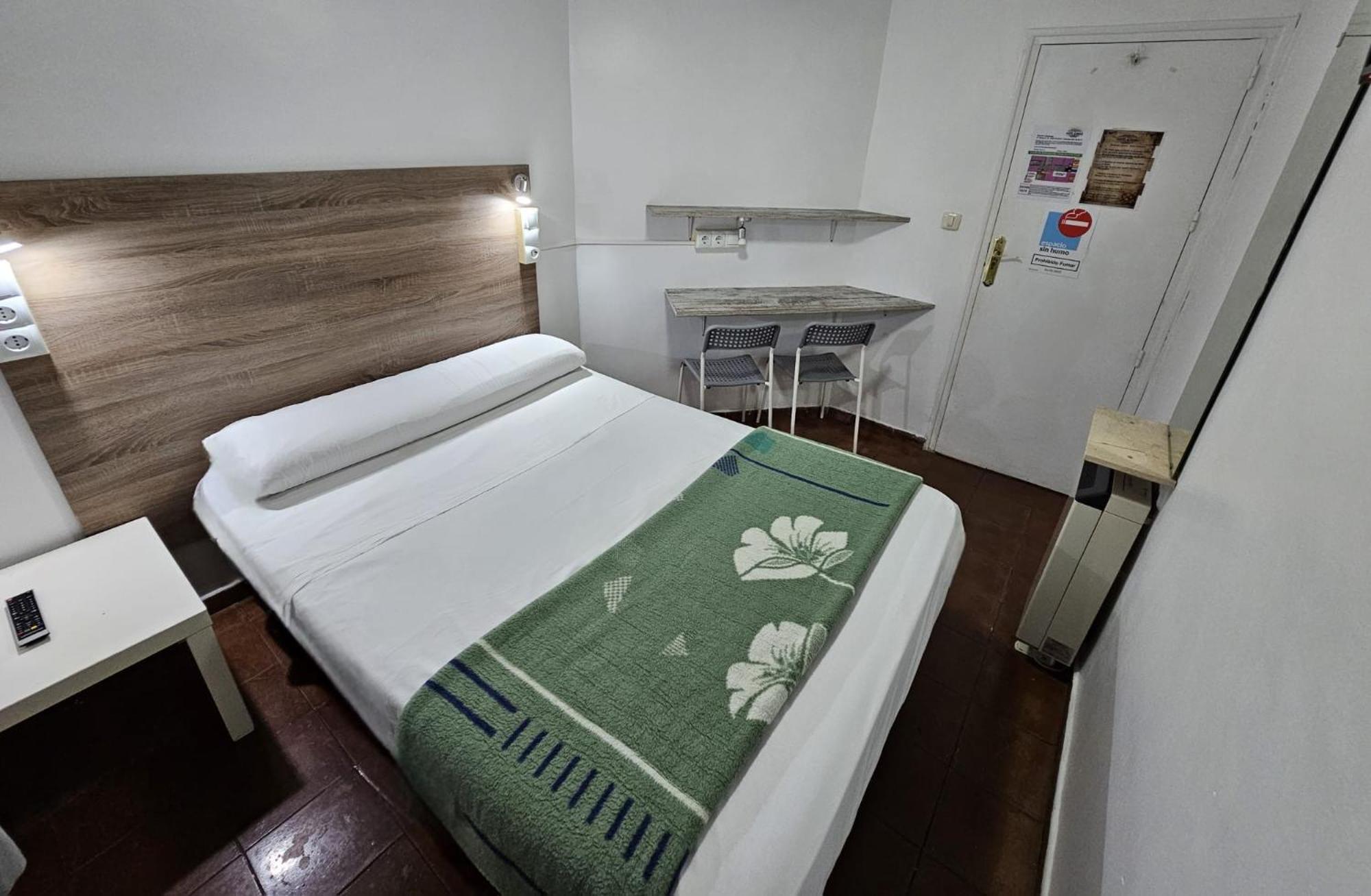 Casa De Huespedes Almansa Pensión Madrid