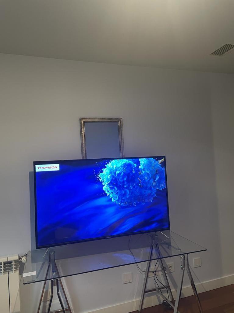 Space In The With Poll Near Golf In Habitación en casa particular *