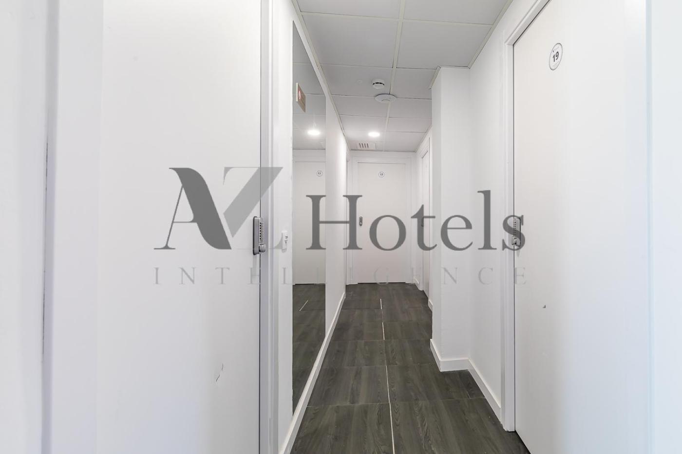 Ayz Ulises - Auto Check-in * Madrid
