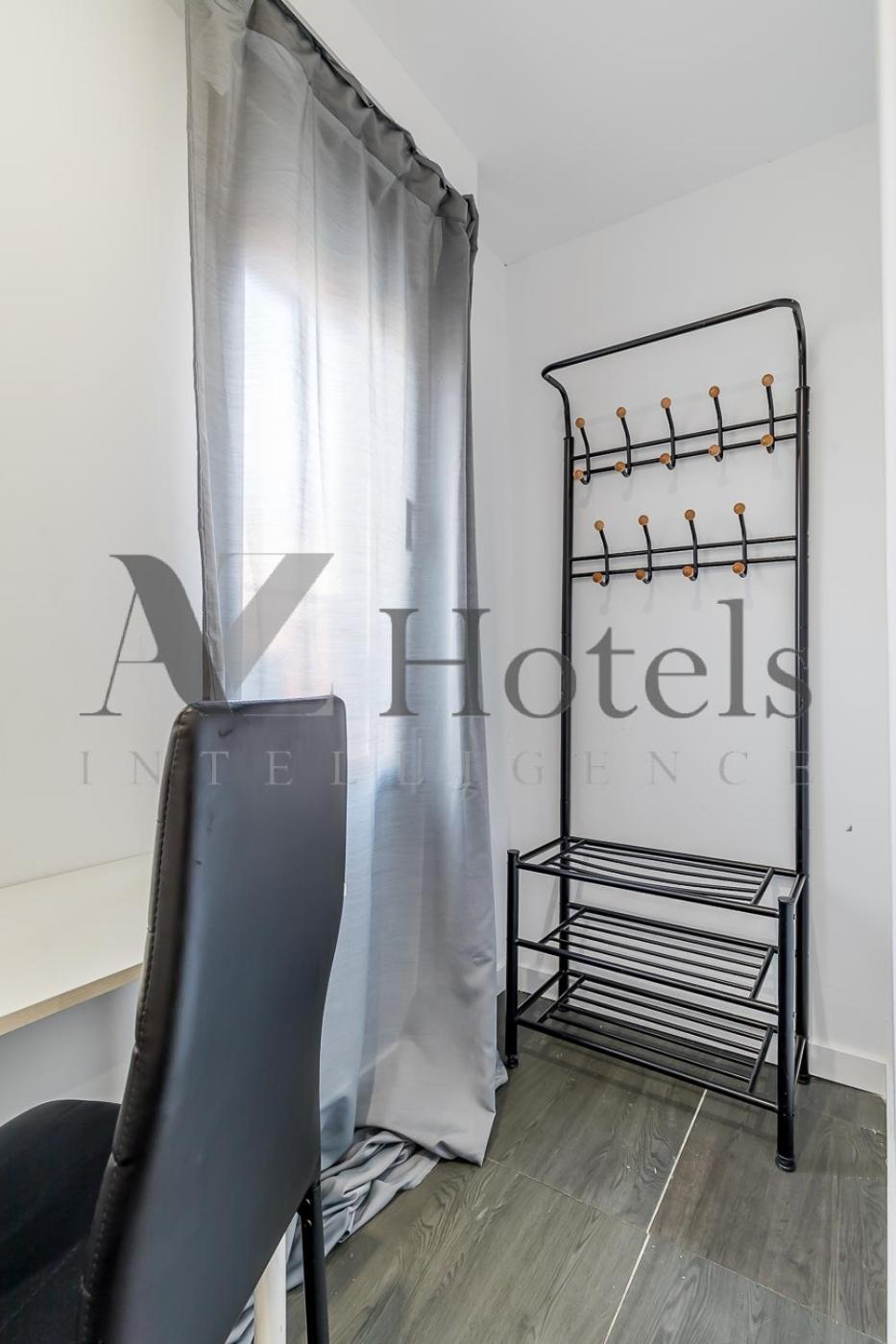 Ayz Ulises - Auto Check-in * Madrid