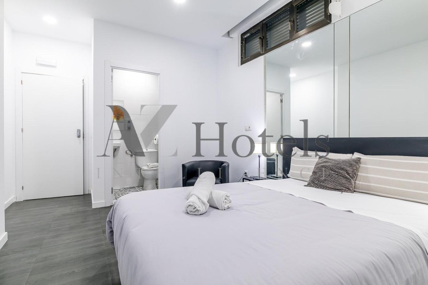 Ayz Ulises - Auto Check-in * Madrid