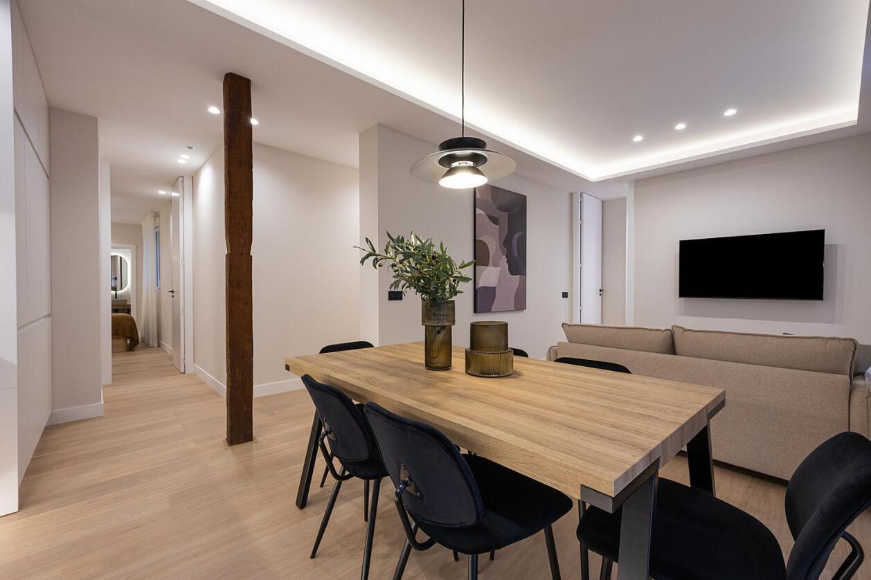 Gran Via Xv Calle De Conchas 4br 4bh Apartment Madrid