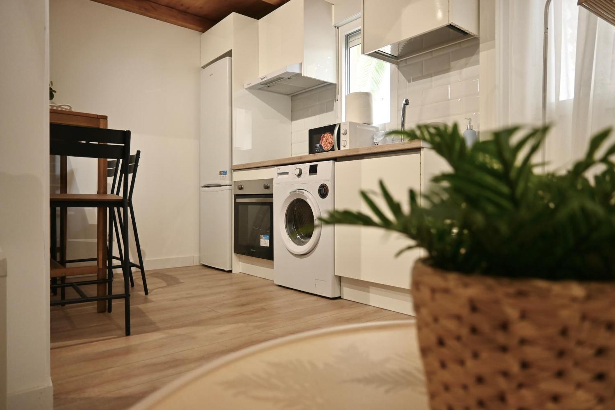 Apartamento Encantador Estudio Temporal Con Cama En Mezanine Cerca De La Vibrante Avenida Albufera Mpe35 *