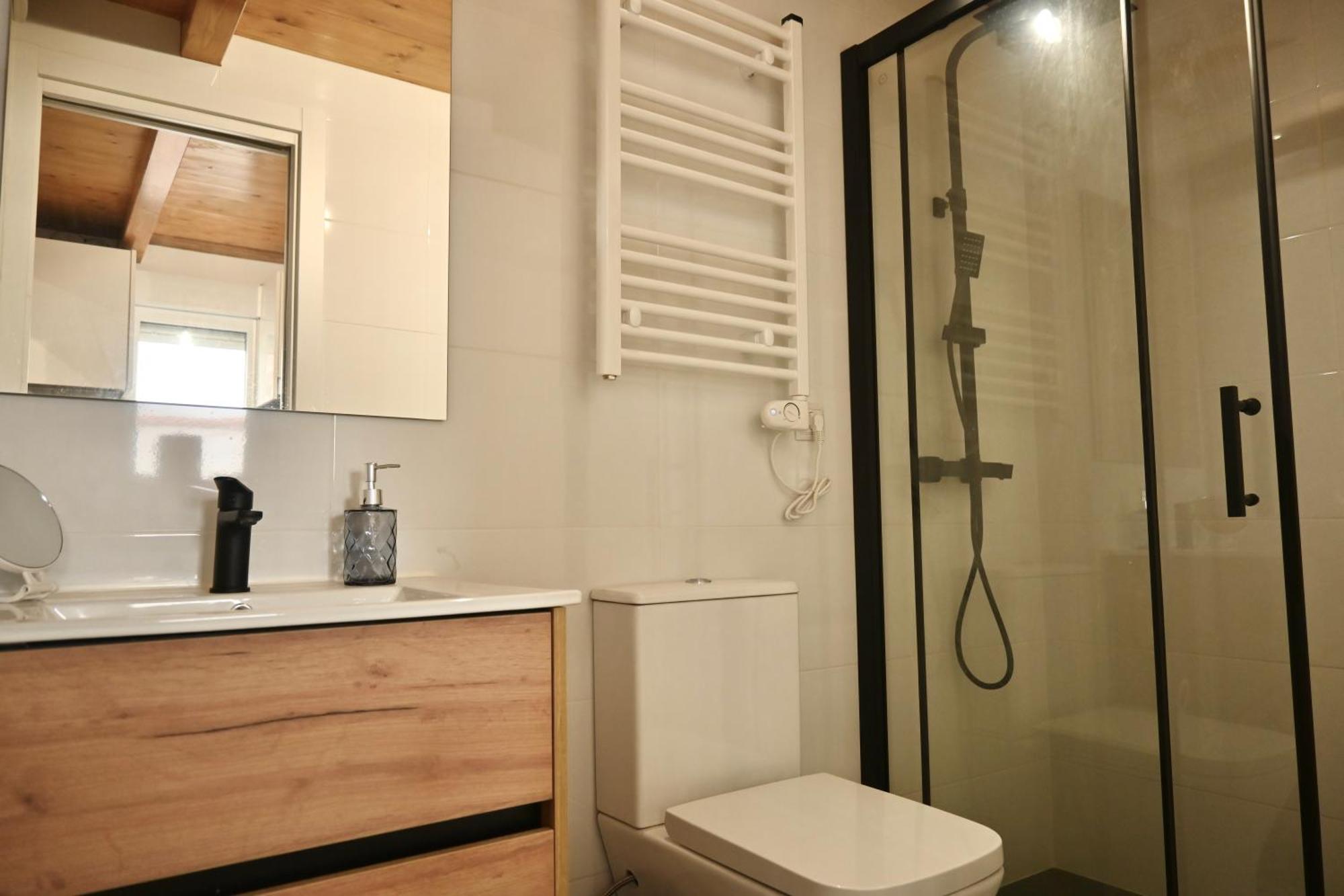 Encantador Estudio Temporal Con Cama En Mezanine Cerca De La Vibrante Avenida Albufera Mpe35 Apartamento Madrid