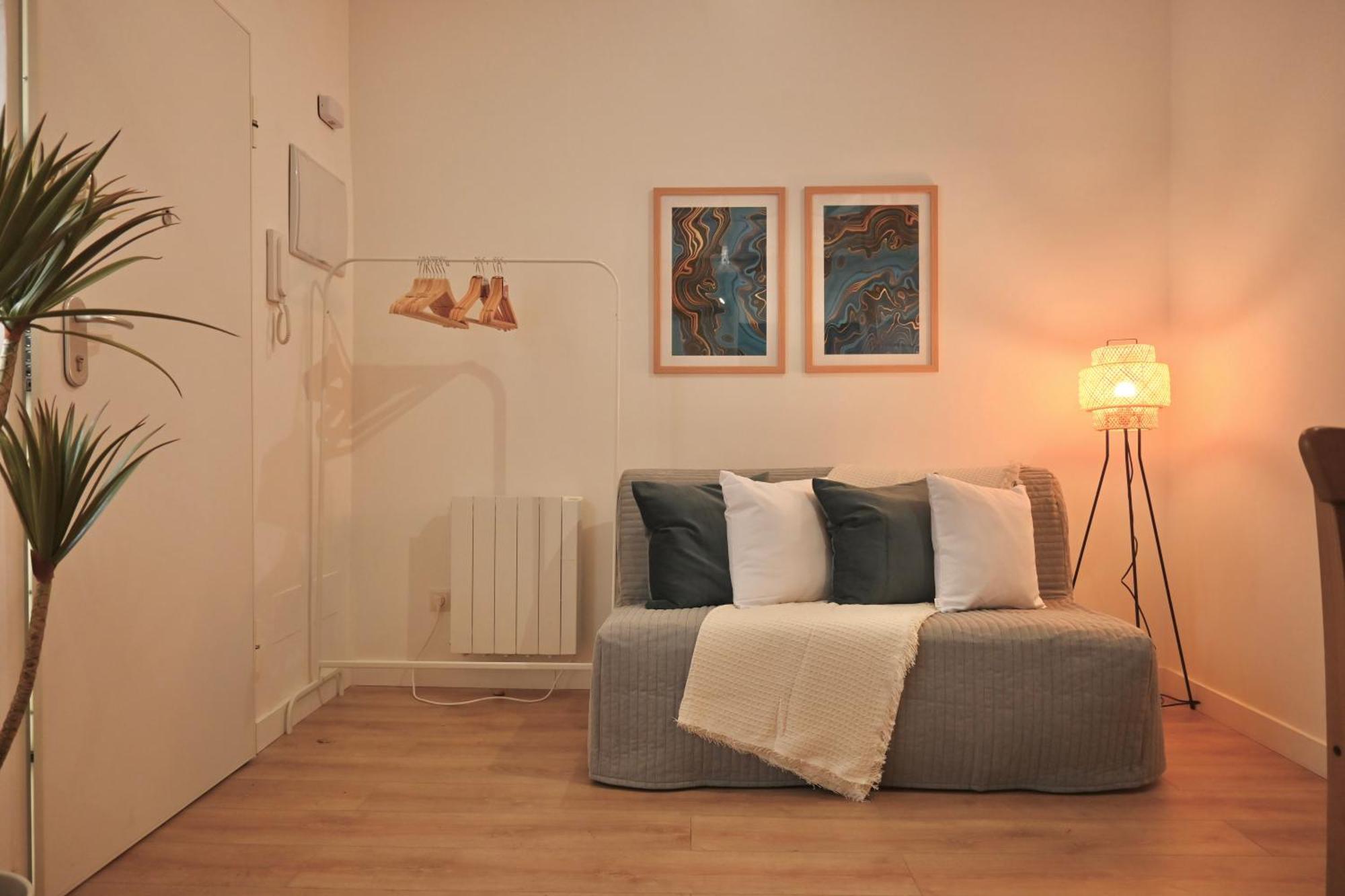 Apartamento Encantador Estudio Temporal Con Cama En Mezanine Cerca De La Vibrante Avenida Albufera Mpe35 Madrid
