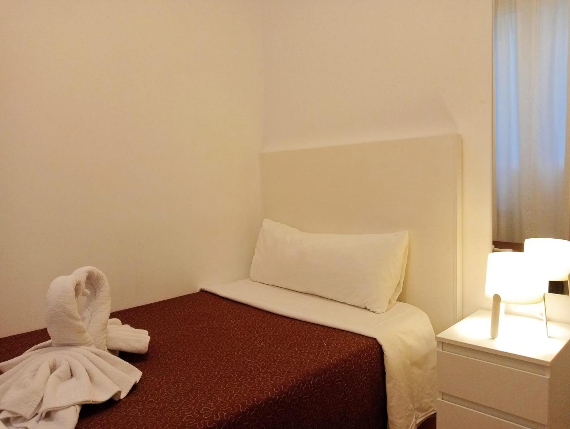 Far Plaza Mayor Hostal *