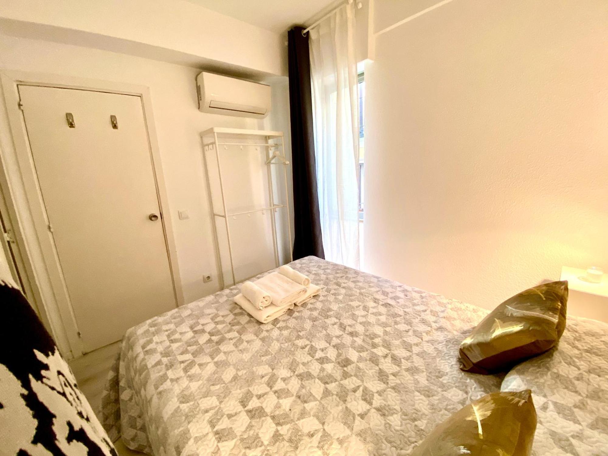 Far Gran Via Hostel *