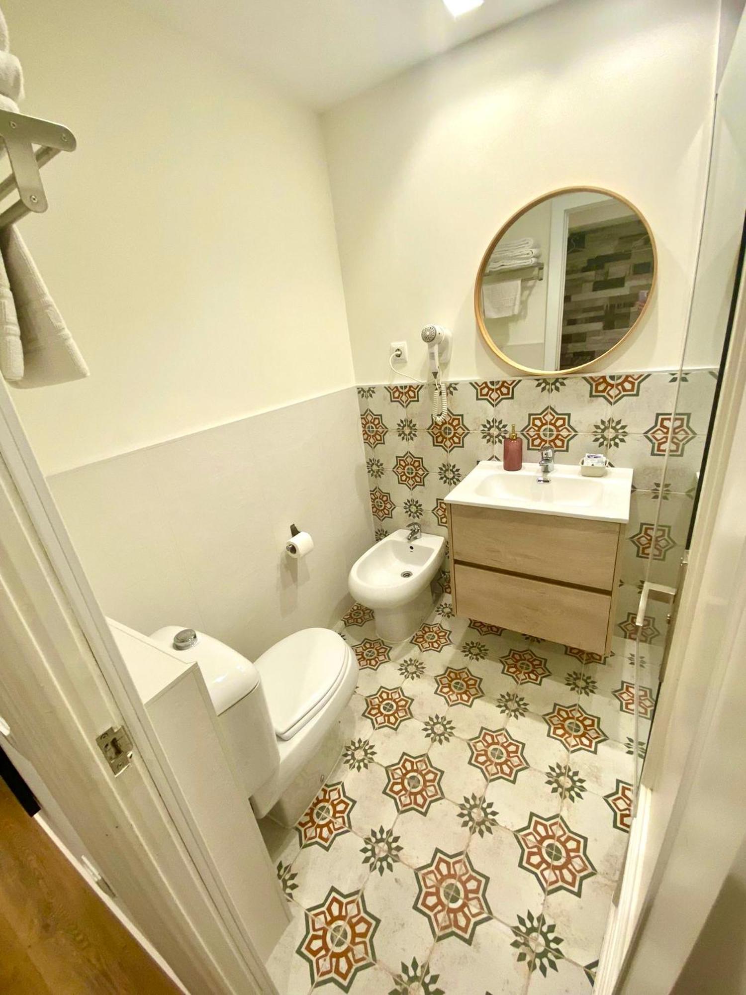 Far Gran Via Hostel *