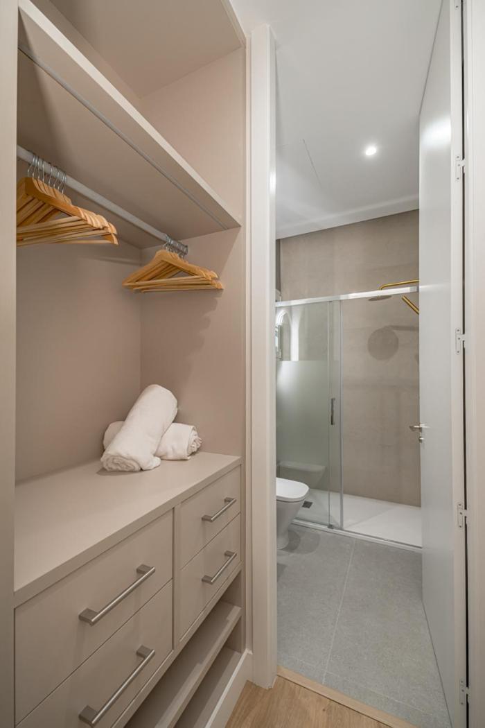 Apartment Lalatina Iv Calle Conde De Romanones 4br 4bh Madrid