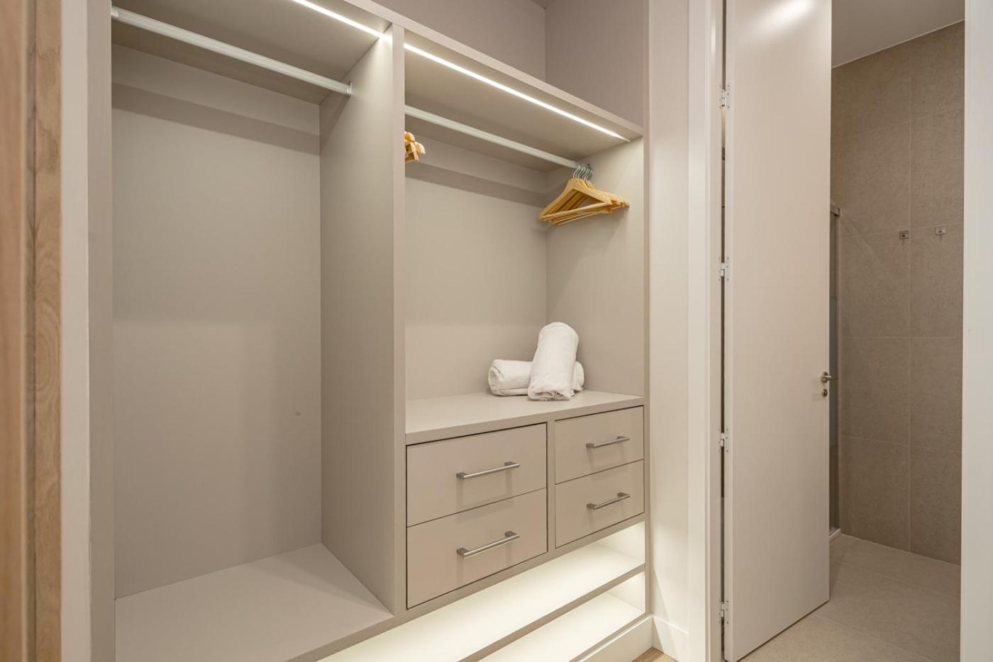 Apartment Lalatina Iv Calle Conde De Romanones 4br 4bh *