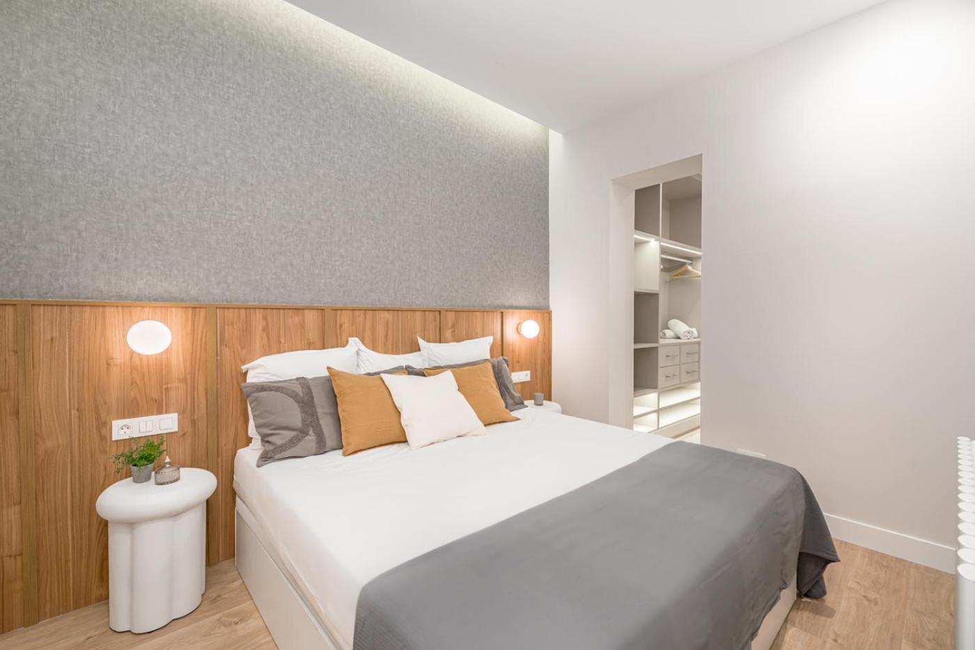 Lalatina Iv Calle Conde De Romanones 4br 4bh *