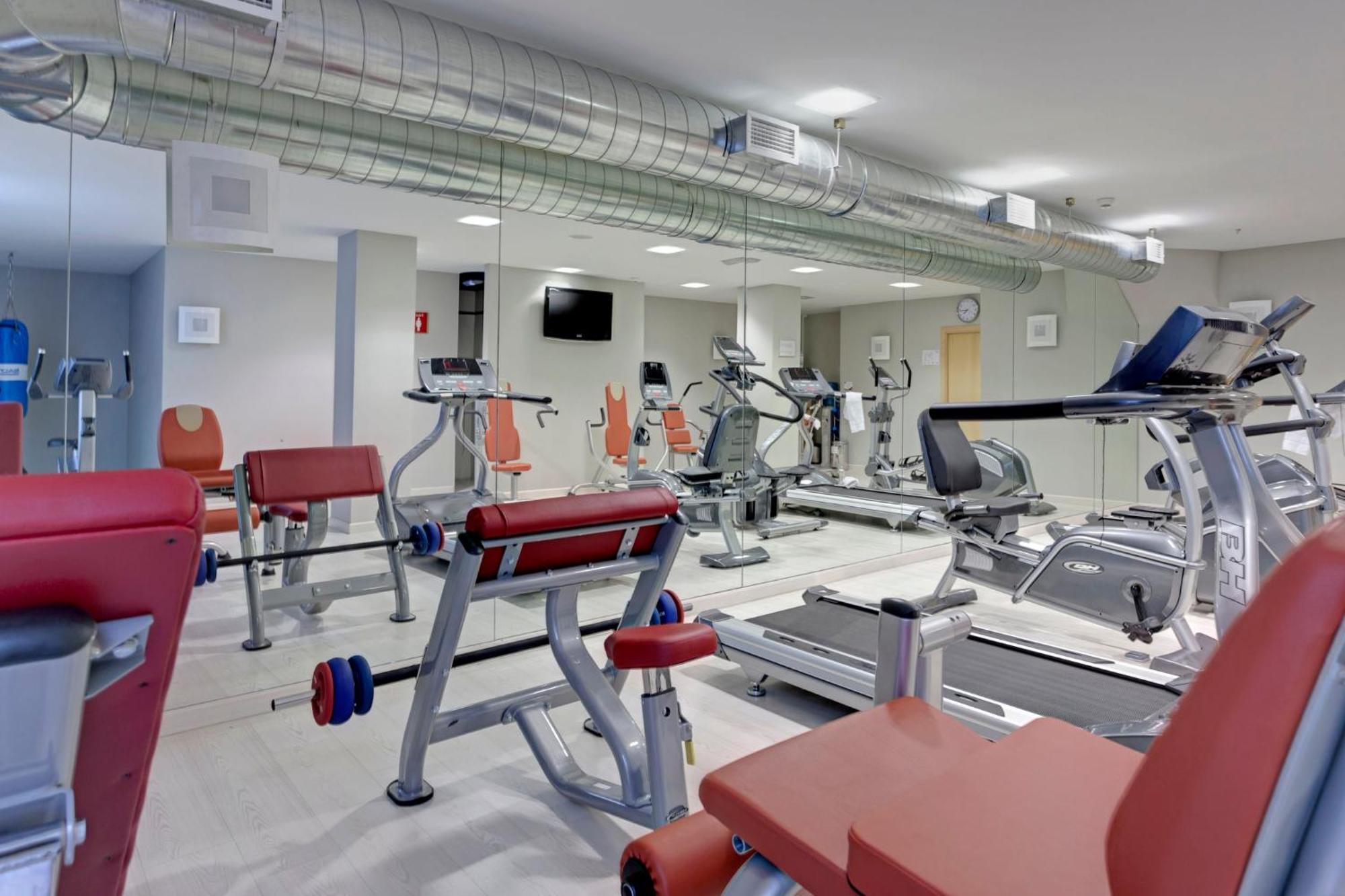 Crowne Plaza Airport 4*