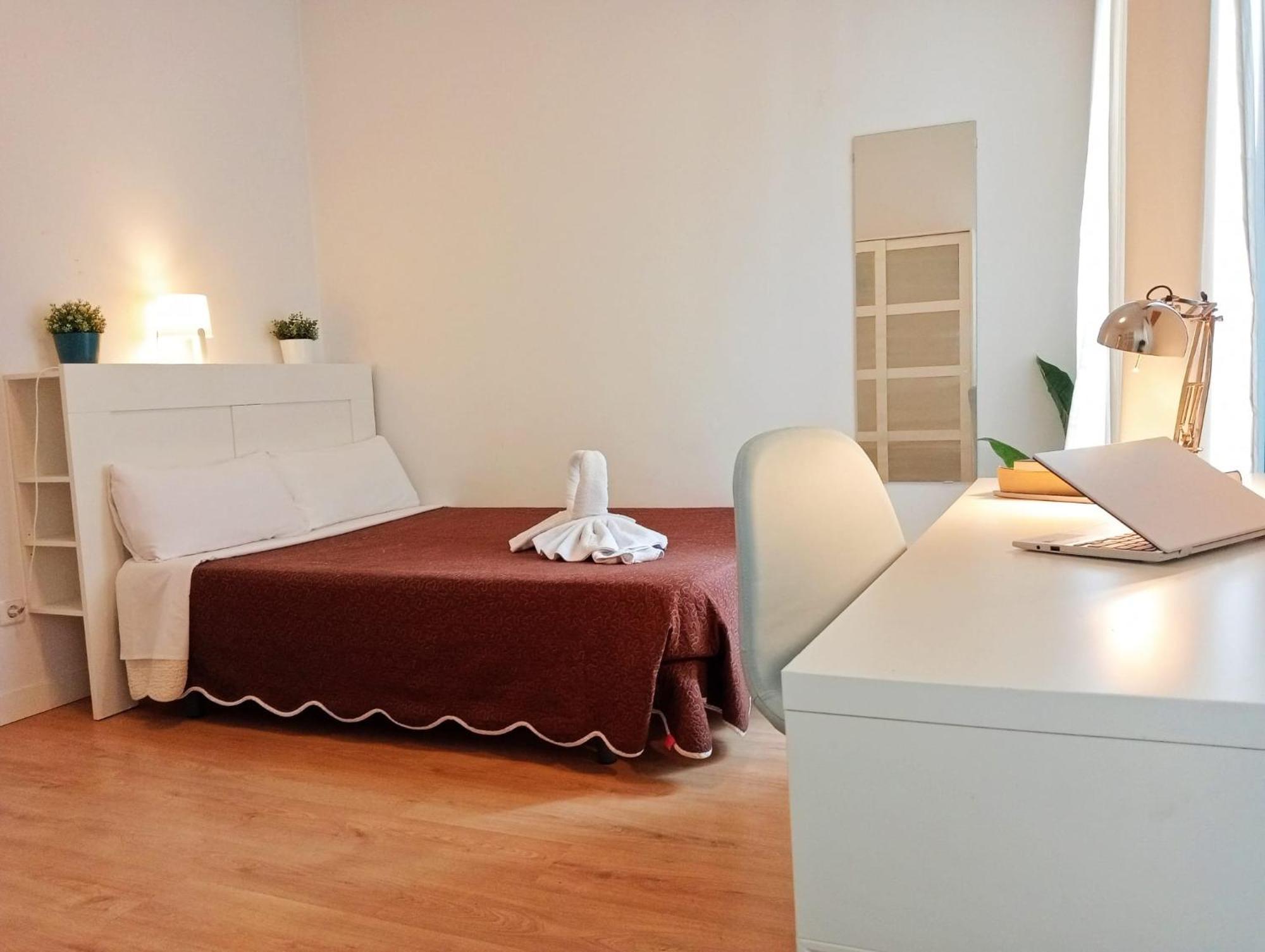 Far Plaza Mayor Hostal *