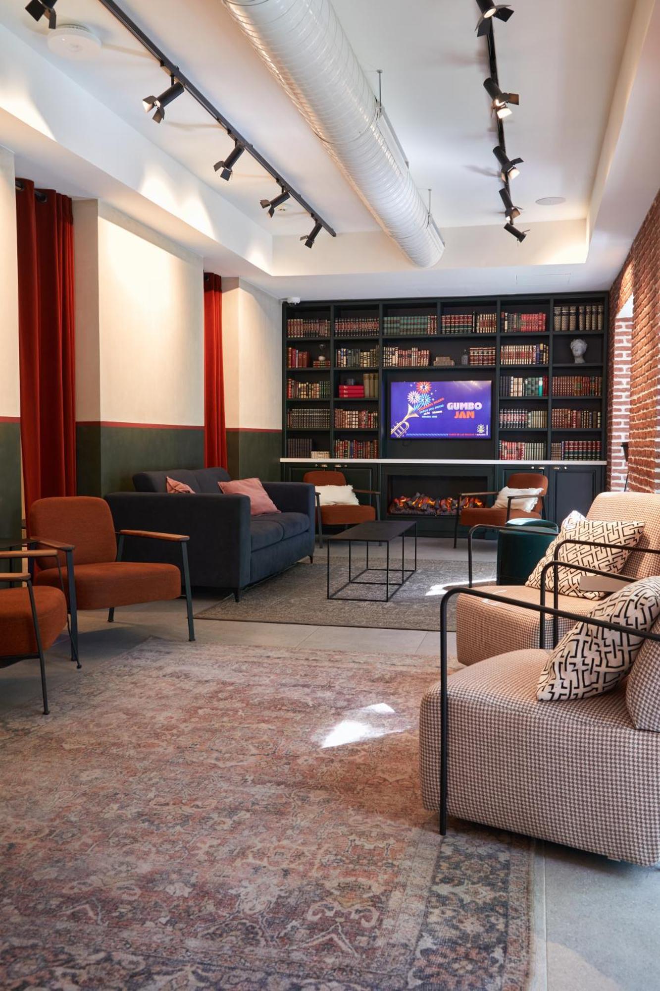 Hostel Latroupe Prado Madrid