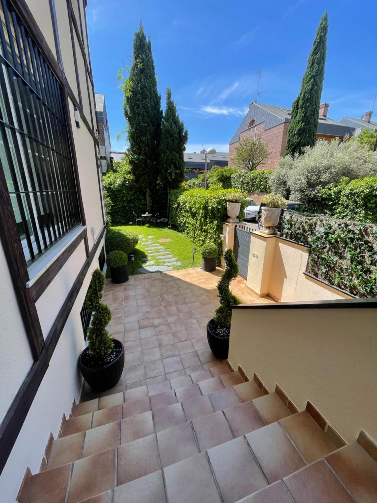 Moderna Casa De Lujo Con Jacuzzi En El Jardin Сasa de vacaciones *