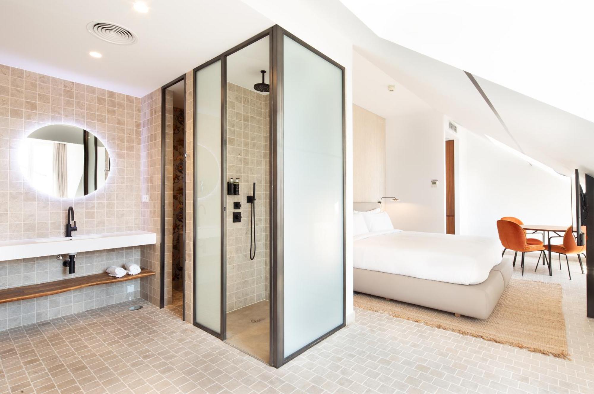 Atocha Madrid, Tapestry Collection By Hilton Madrid
