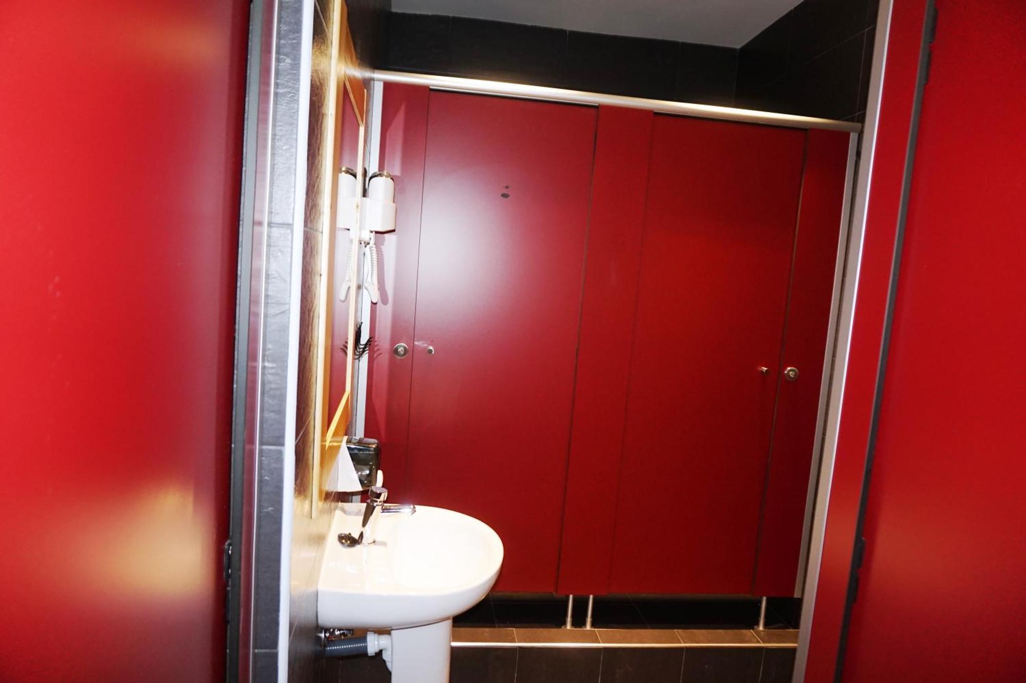 Far Atocha Hostal *